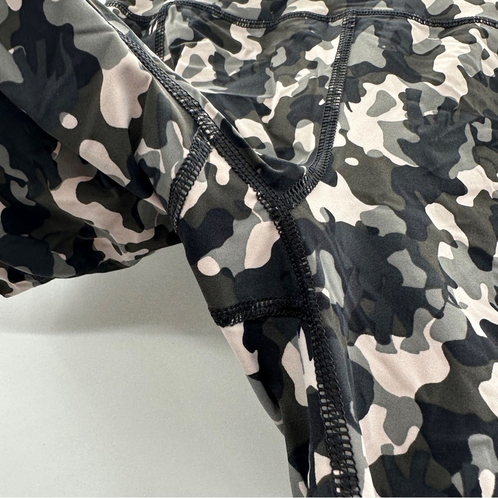 Sweaty Betty Sweaty Betty The Zero Gravity Elephant Camo Leggings Sz XS Size 22" - 6 Thumbnail