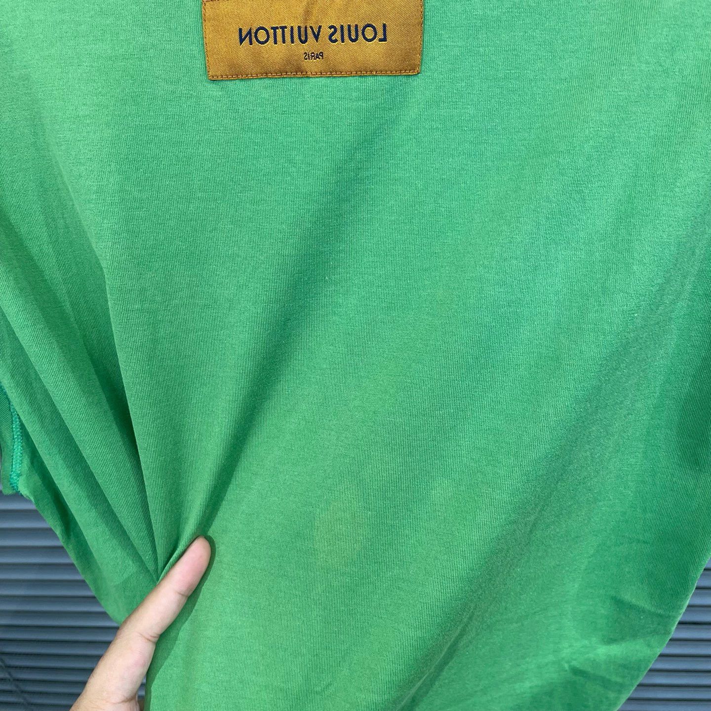 Louis Vuitton LV Green Embossed Short Sleeve T S 98N #11615F back flaw Size US S / EU 44-46 / 1 - 6 Thumbnail