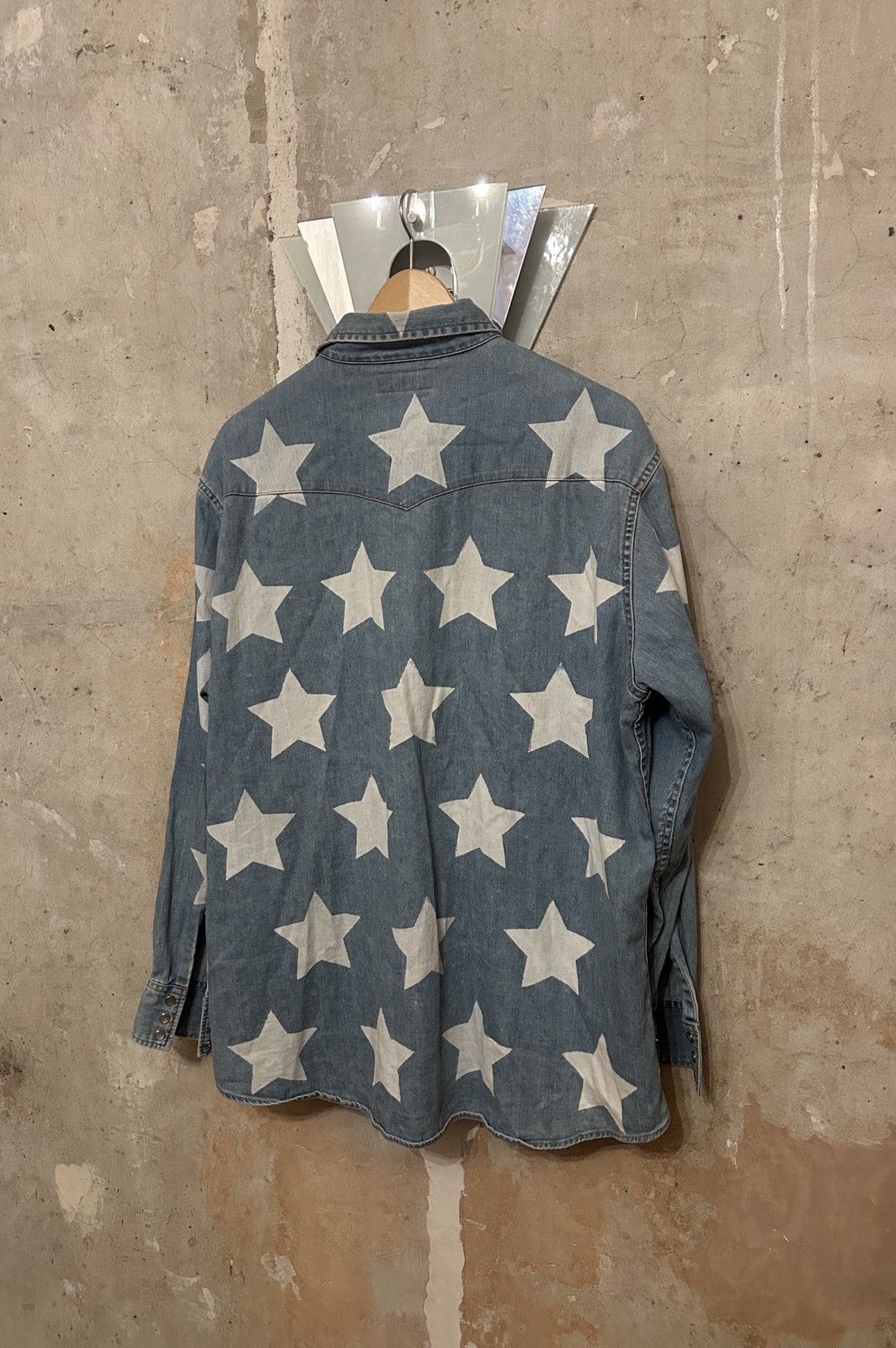 Saint Laurent Paris 2016 Star Printed Denim Shirt Size US S / EU 44-46 / 1 - 4 Thumbnail