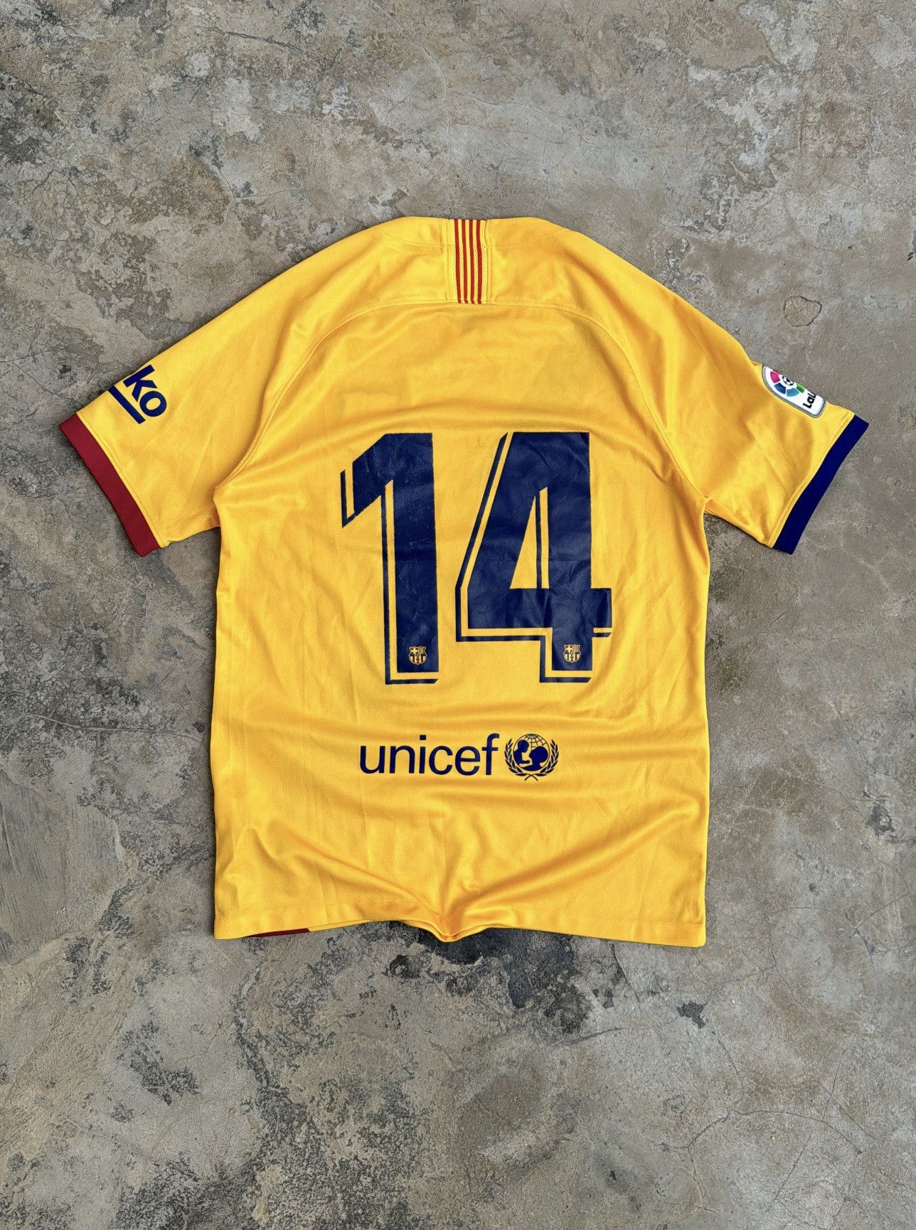 Nike Nike Barcelona 2019-20 Home jersey Coutinho #14 rare kit Size US M / EU 48-50 / 2 - 14 Thumbnail