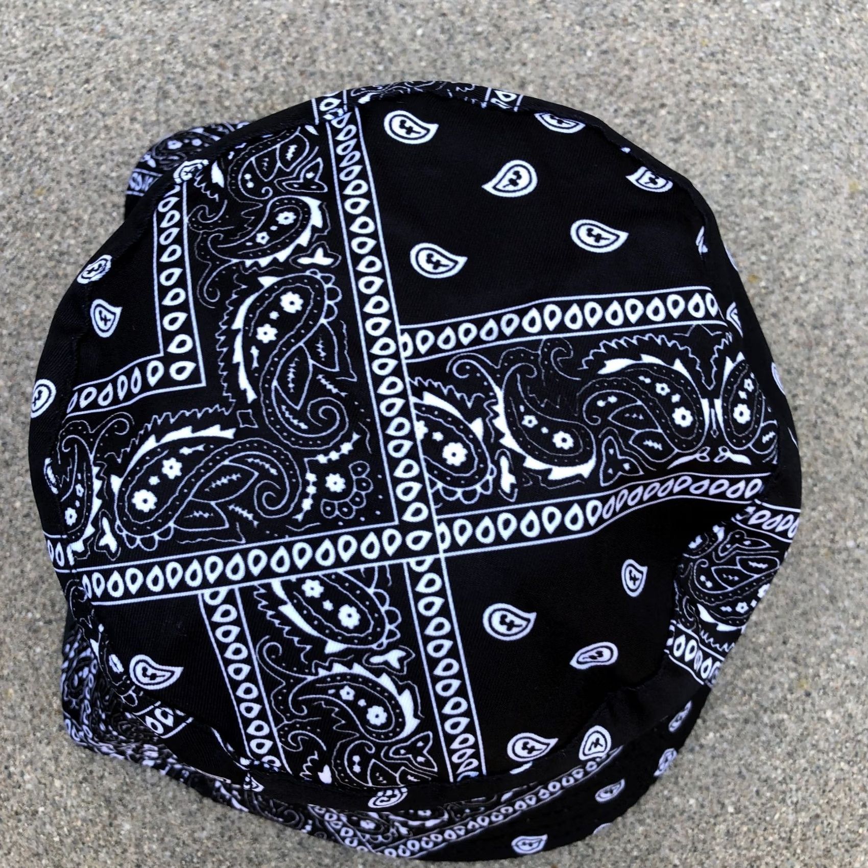 Vintage VINTAGE DO EVERYTHING IN LOVE Reversible Bucket Hat Women's Bandana Paisley Print Cap Black One Size Bucket Hat Womens Black Paisley Print Cap Size ONE SIZE - 2 Thumbnail