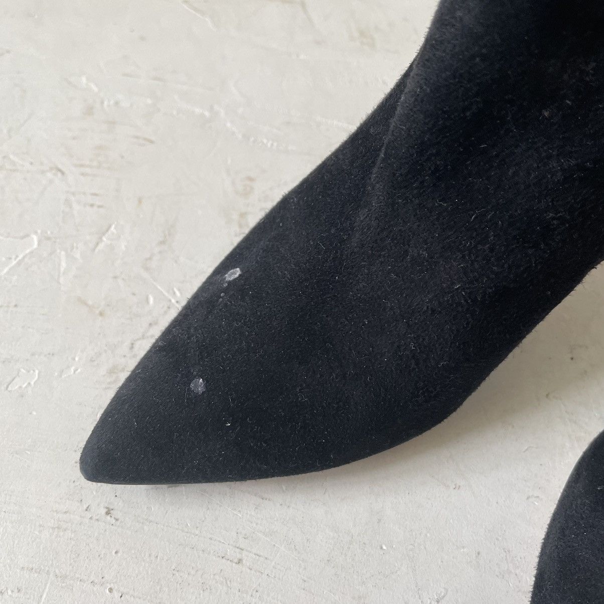 Jimmy Choo Jimmy Choo Black Velvet Boots With Pom Pom Size EU 38.5 US 8 Size US 8 / IT 38 - 17 Thumbnail