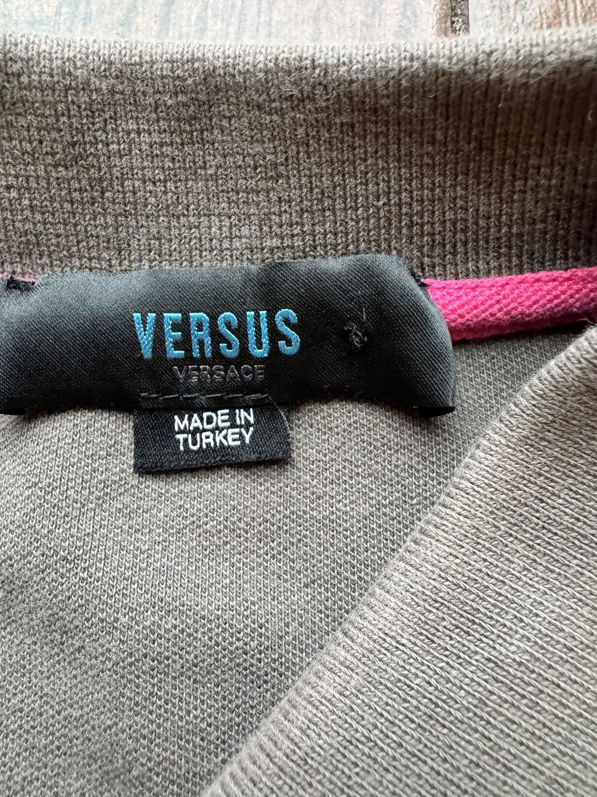 Versace × Vintage Vintage Versus Versace Gray Polo Size XXL Size US XXL / EU 58 / 5 - 6 Thumbnail