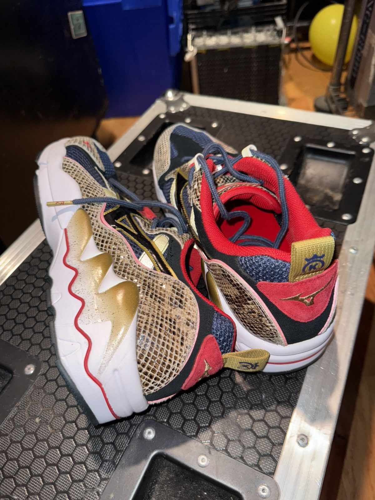 Mizuno Mizuno Wave Rider 1 24 Kilates King Kobra Collectible rare Size US 11.5 / EU 44-45 - 3 Thumbnail