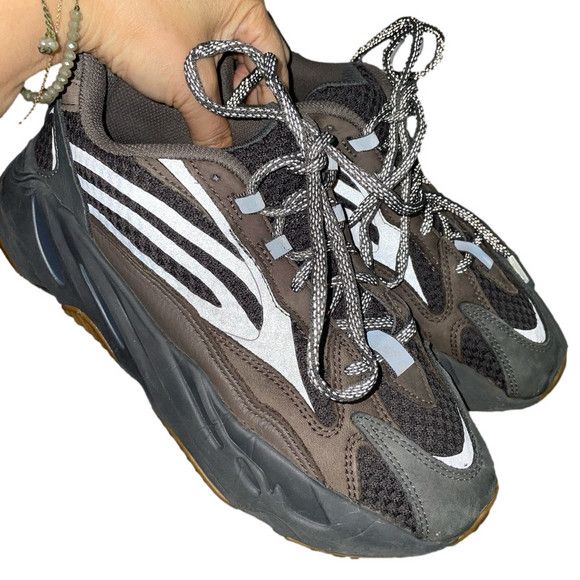 Yeezy adidas Yeezy Boost 700 V2 Sneakers - M6 / Women's 7 (2019) Size US 6 / EU 39 - 3 Thumbnail