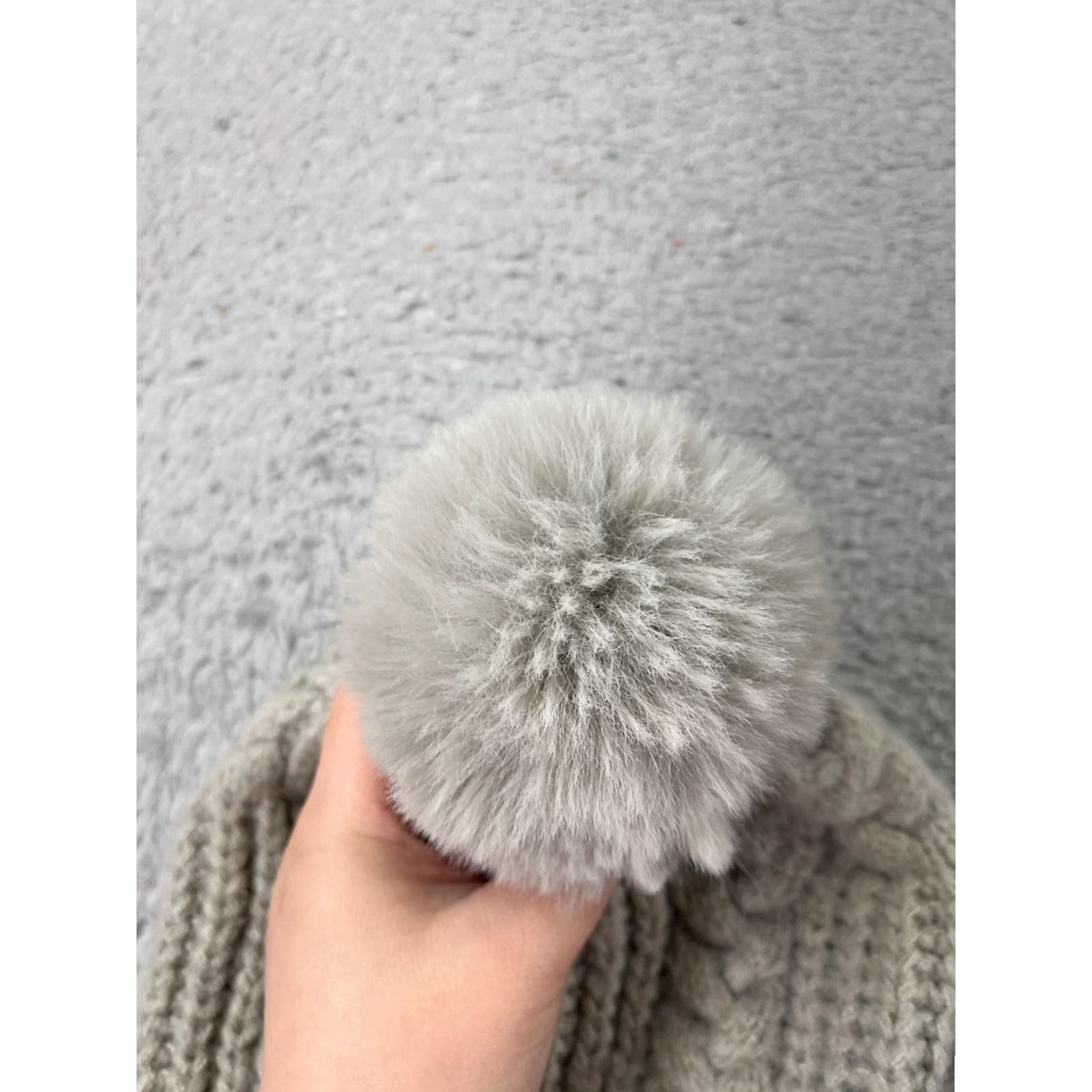 Vintage Collection 18 Beanie Womens One Size Gray Cable Knit Acrylic Blend Ski Pom Toque Size ONE SIZE - 2 Thumbnail