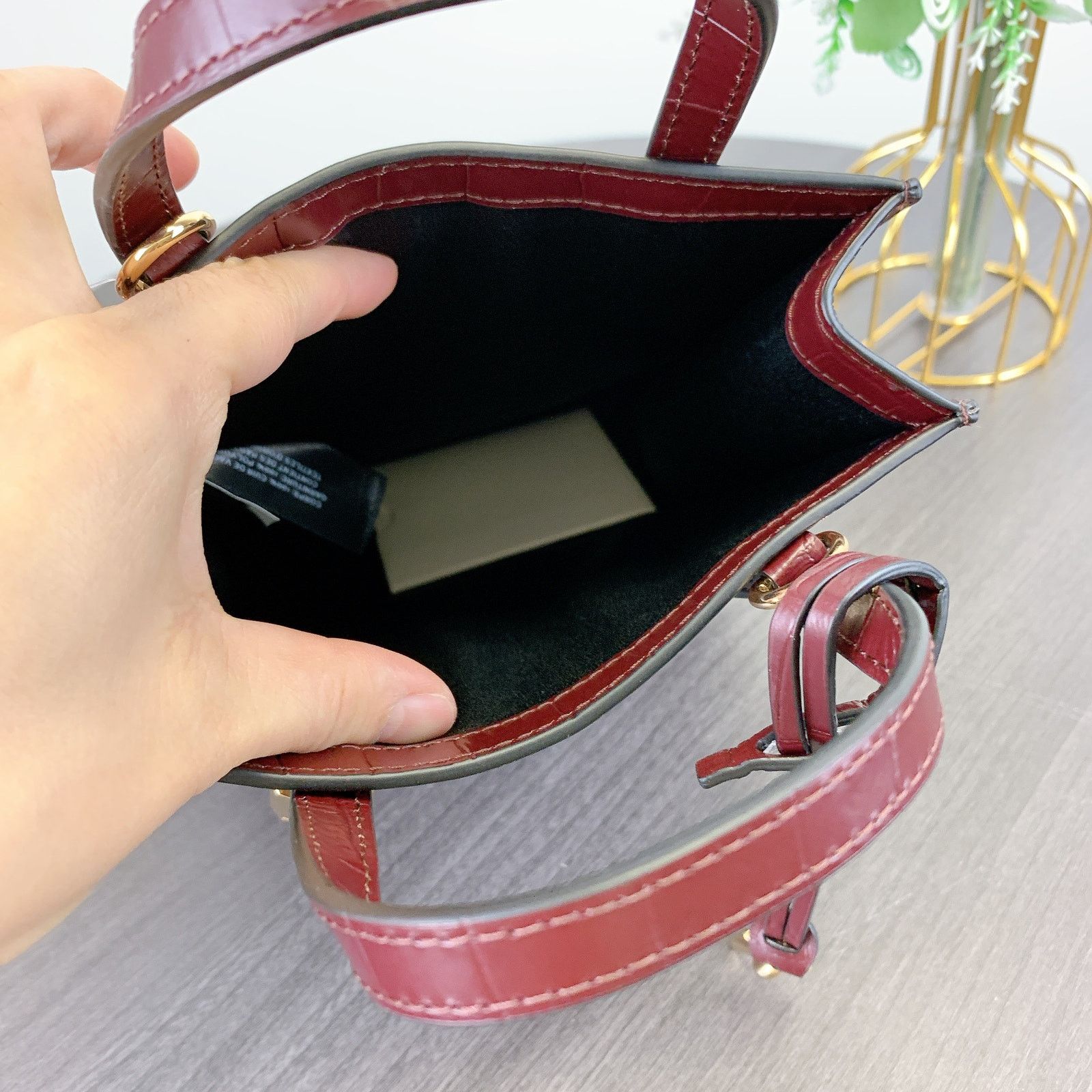 Marc Jacobs Marc Jacobs H017L01RE22-606 Micro Grind Tote Embossed SYRAH Size ONE SIZE - 7 Thumbnail