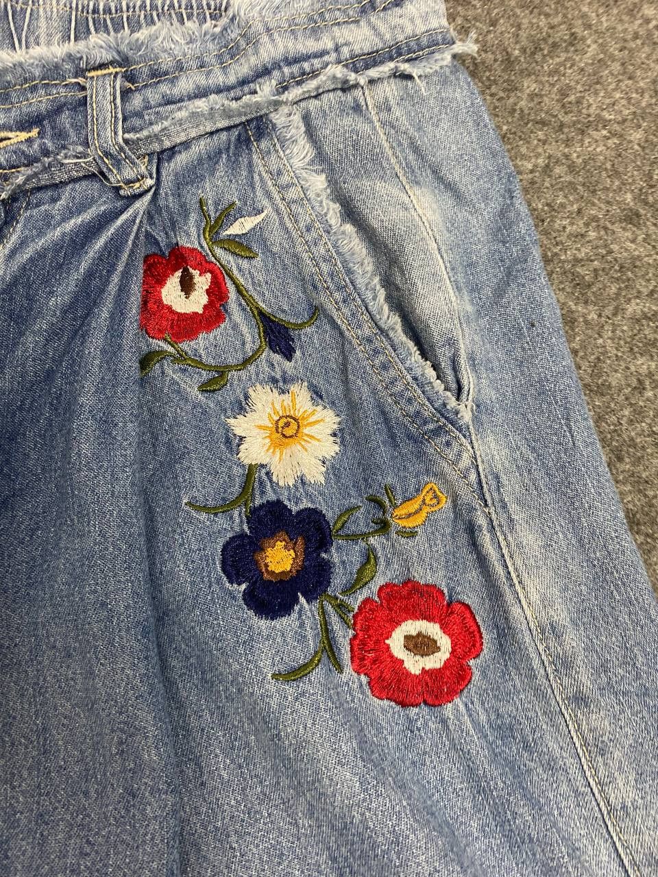 Japanese Brand japanese brand wide leg highwaist floral embroided denim Size 28" / US 6 / IT 42 - 8 Thumbnail