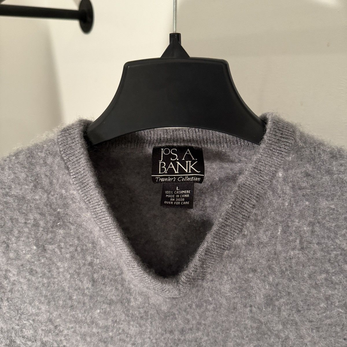 Jos. A. Bank Jos. A. Bank Brushed Cashmere V-Neck Sweater — Grey Size US L / EU 52-54 / 3 - 4 Thumbnail