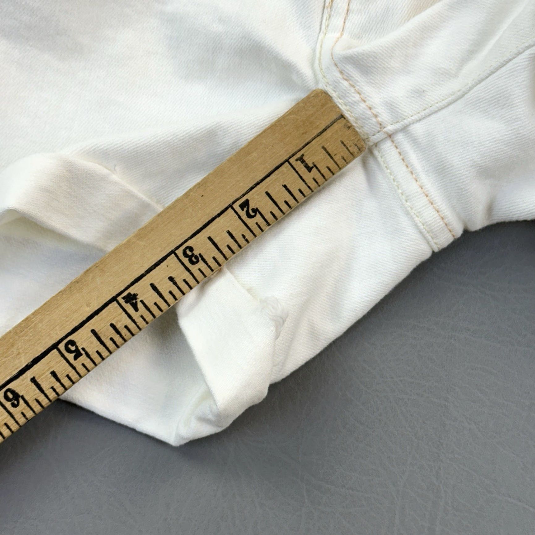 Levi's Levi’s Shorts Womens 30 White Denim 3.5" Low Rise Rolled Hem Stretch Casual, Travel Jeans, 5-Pocket, Light Wash, 30 in Waist Womens Size 30" / US 8 / IT 44 - 5 Thumbnail