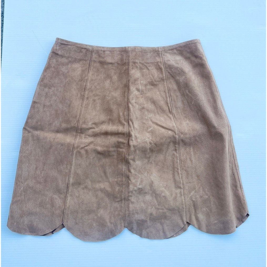 Other Bagatelle Women Beige Genuine Leather Button Scallop Hem Min Size 26" / US 2 / IT 38 - 2 Thumbnail
