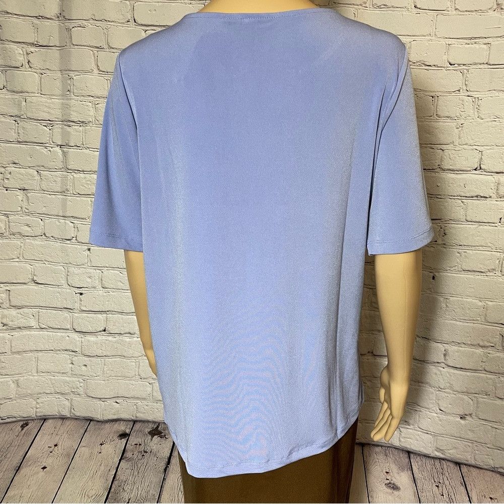 Elie Tahari NWT New Tahari Lilac V-neck Short Sleeve Top Size L Size L / US 10 / IT 46 - 4 Thumbnail