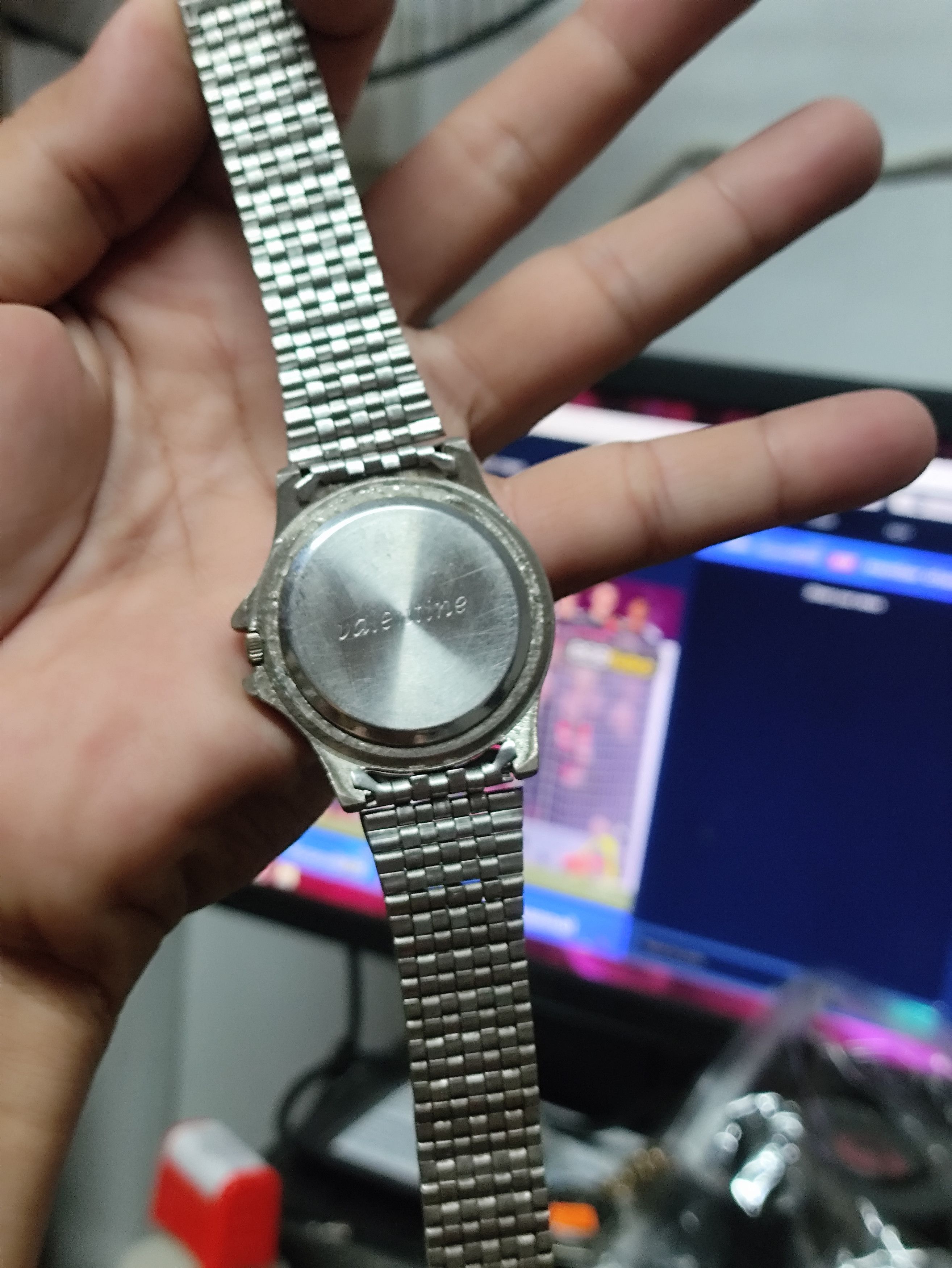 Japanese Brand × Vintage Vintage Valentine Japan Quartz Watch (faded design) Size ONE SIZE - 11 Thumbnail