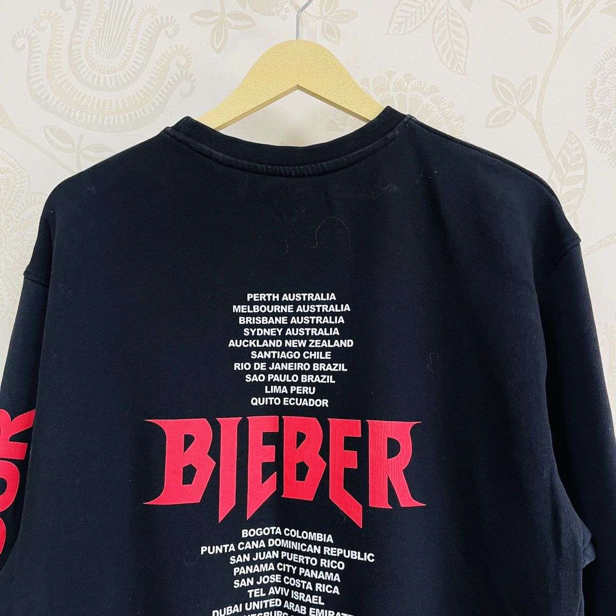 Band Tees × Justin Bieber Justin Bieber Crew Team Sweater Stadium Tour 2017 Size US M / EU 48-50 / 2 - 23 Thumbnail