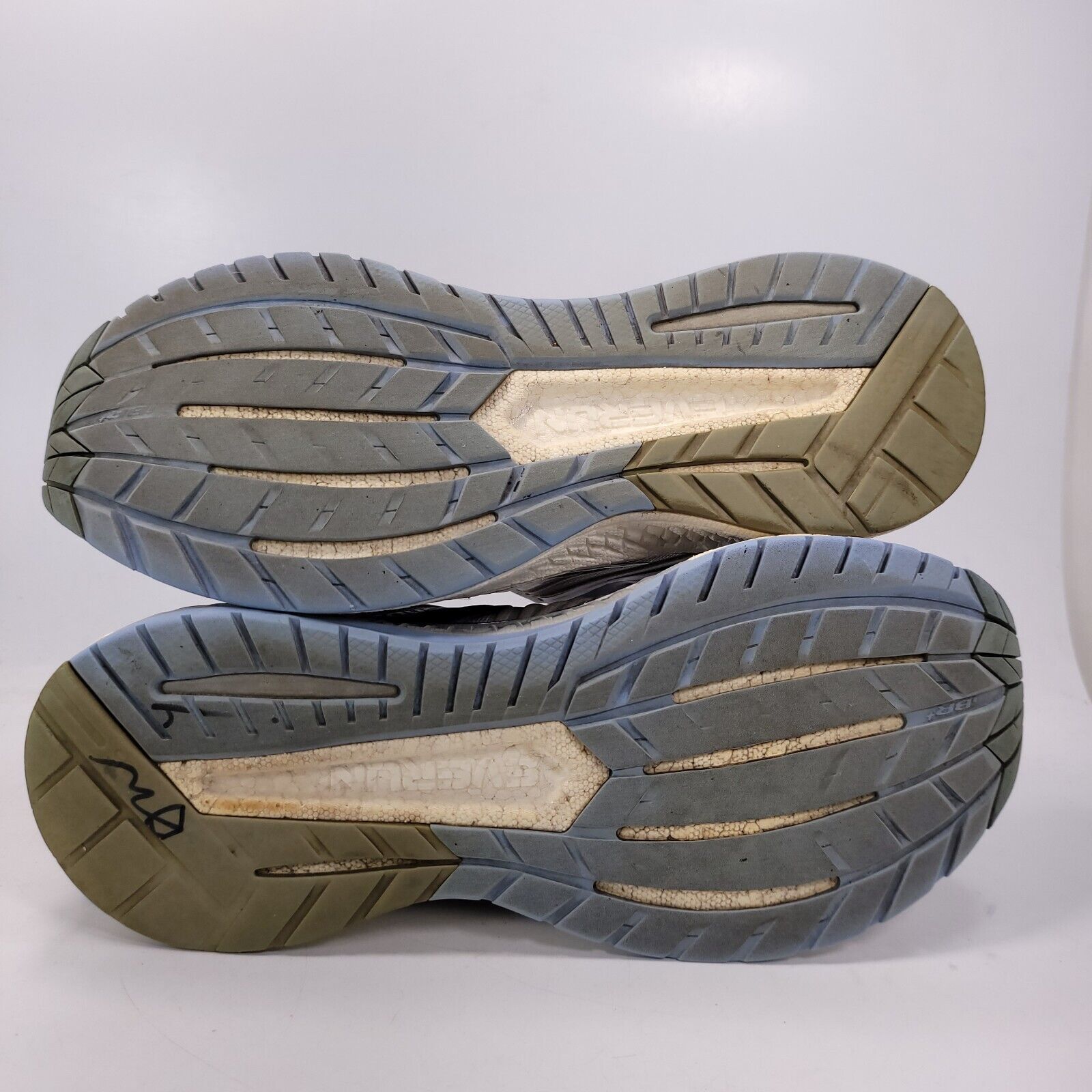 Saucony Saucony Hurricane ISO 4 Shoe Womens Size 9 S10411-1 White Size US 9 / IT 39 - 7 Thumbnail