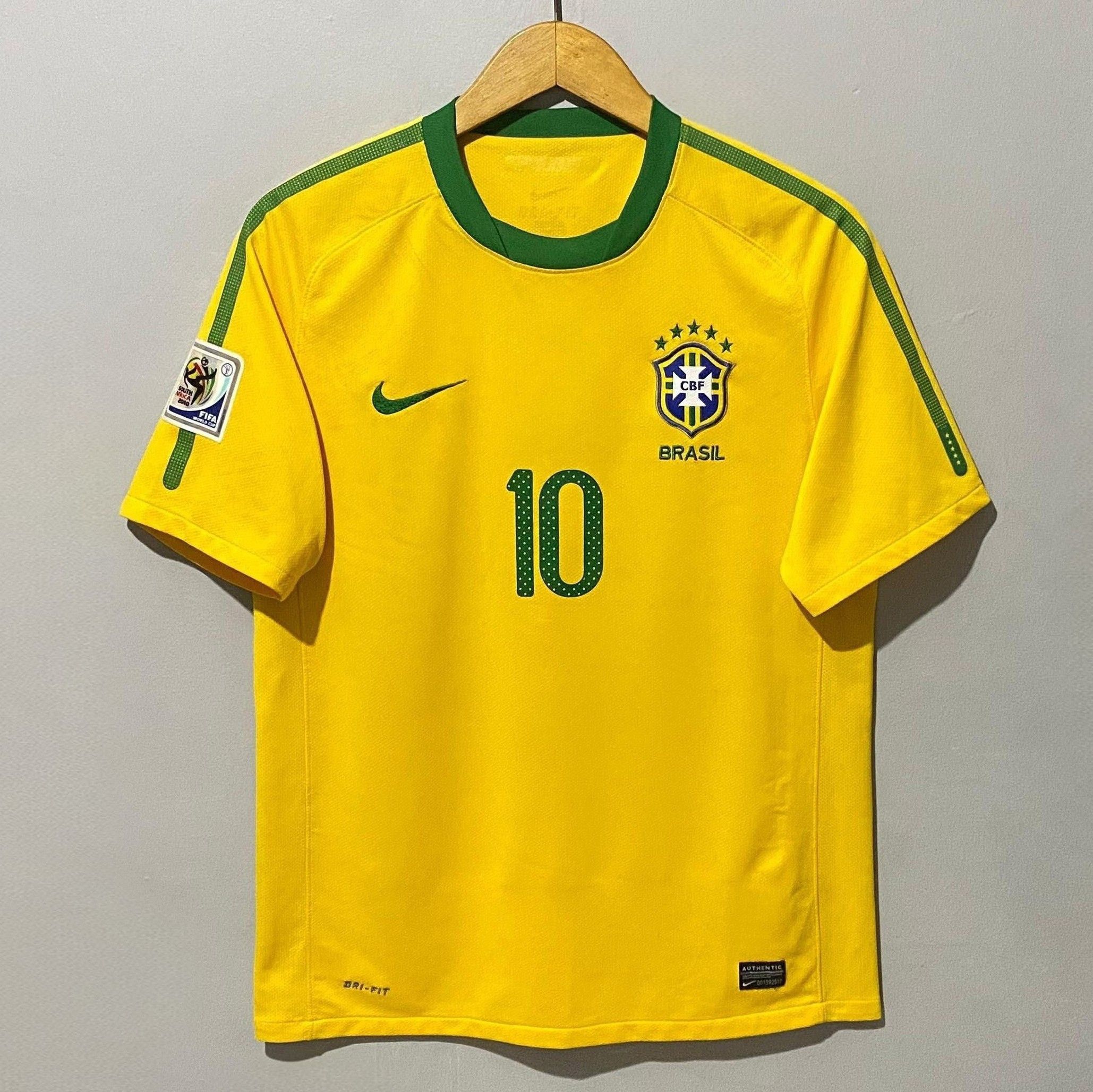 Nike Brazil World Cup 2010 Home Jersey Ricardo Kaká Size US M / EU 48-50 / 2 - 1 Thumbnail