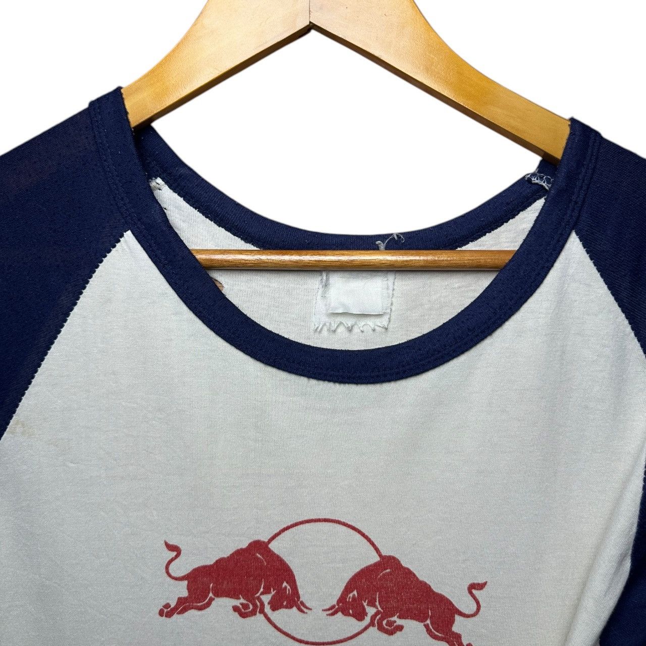 Red Bull × Vintage Vintage Red Bull Thailand Spell Out Tee Big Logo Size US S / EU 44-46 / 1 - 7 Thumbnail