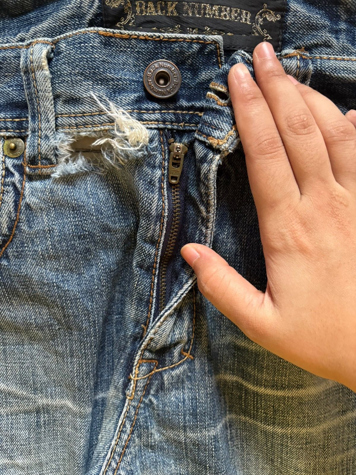 Japanese Brand Vintage Japanese Brand Faded Wash Distressed Baggy Jeans Size US 35 - 3 Thumbnail