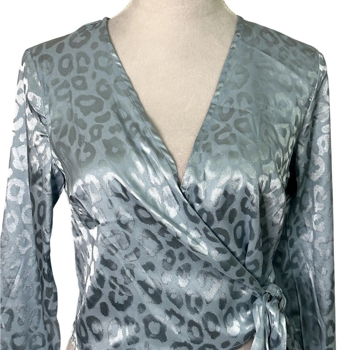 Other Vero Mada Something New Mia Satin Long Sleeve Wrap Top S NWT Size S / US 4 / IT 40 - 3 Thumbnail