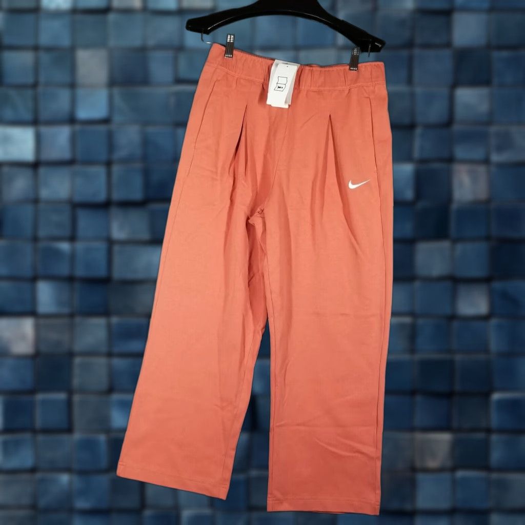 Nike Nike Women's Sportswear Loose Fit Mid Rise Wide Leg Capris Pants Pink Coral Workout athleisure DM6726-827 Size 28" / US 6 / IT 42 - 1 Thumbnail