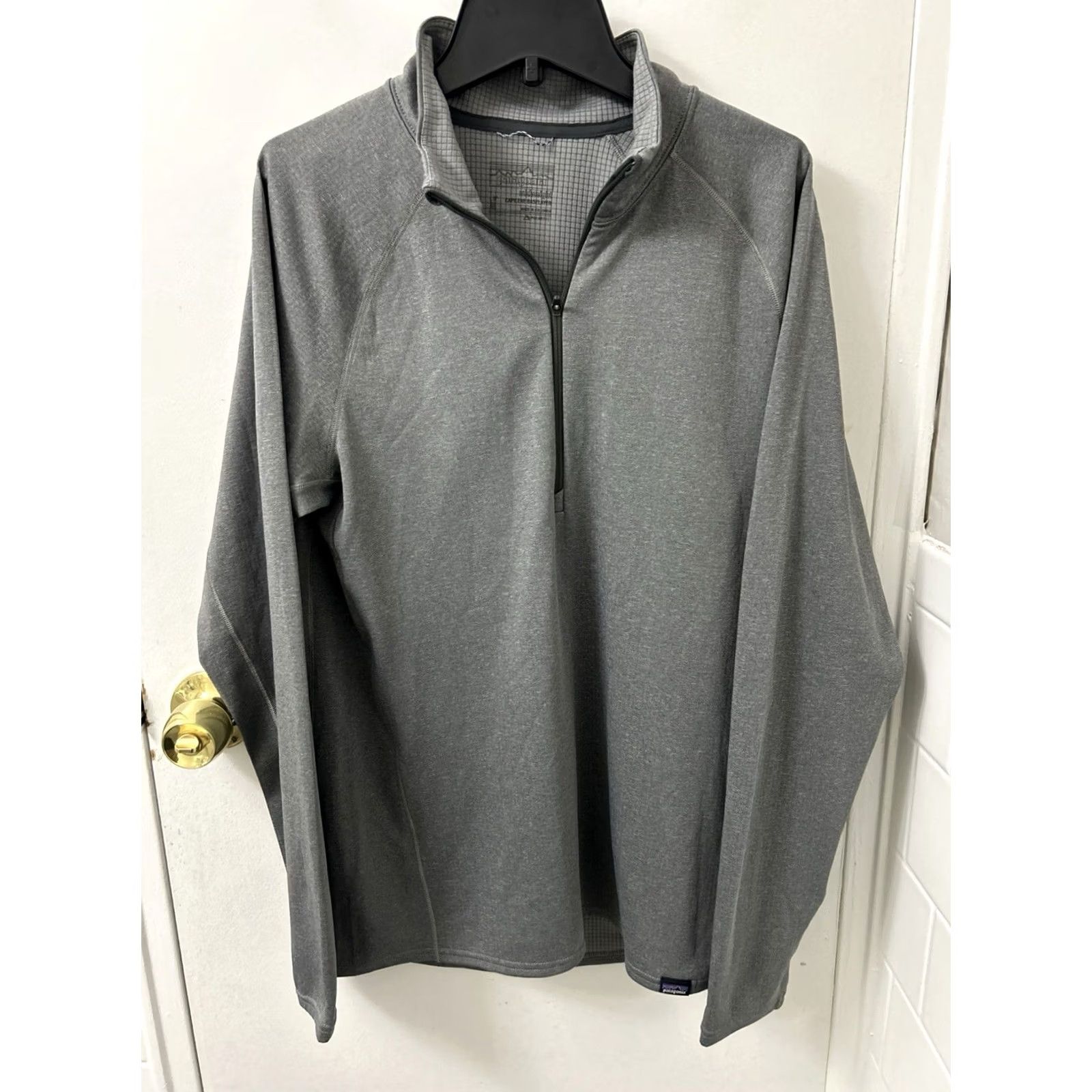 Patagonia Patagonia Capilene Base Layer Pullover Mens M Gray 1/4 Zip Quick Dry Breathable Mock Neck Long Sleeve Polyester Blend Knit 2018 44446 Size US M / EU 48-50 / 2 - 2 Thumbnail