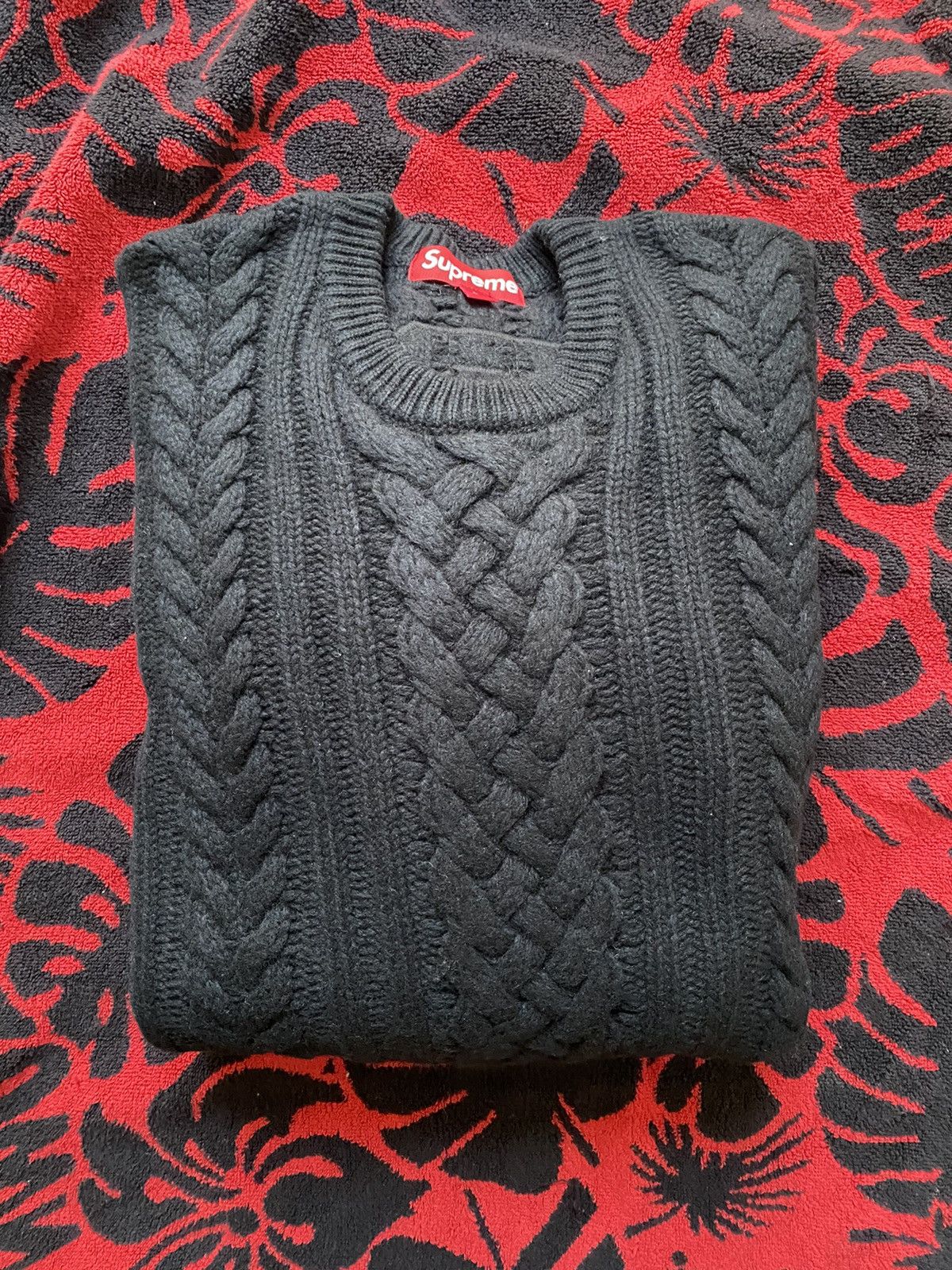 Supreme Supreme Applique Cable Knit Sweater In Hand Size US L / EU 52-54 / 3 - 5 Thumbnail
