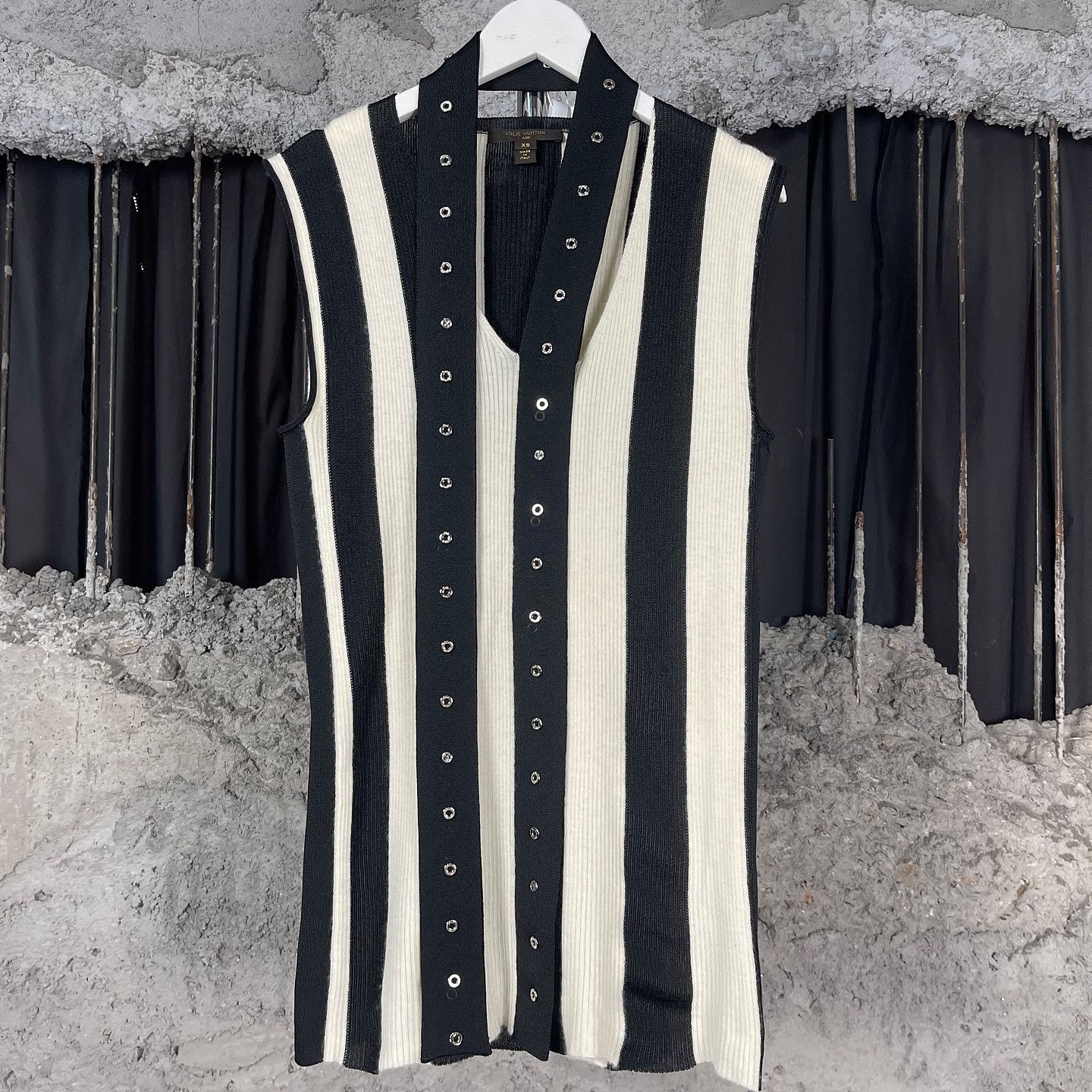 Louis Vuitton Louis Vuitton Striped Knit Sleeveless Sweater Size XS Size XS / US 0-2 / IT 36-38 - 1 Thumbnail