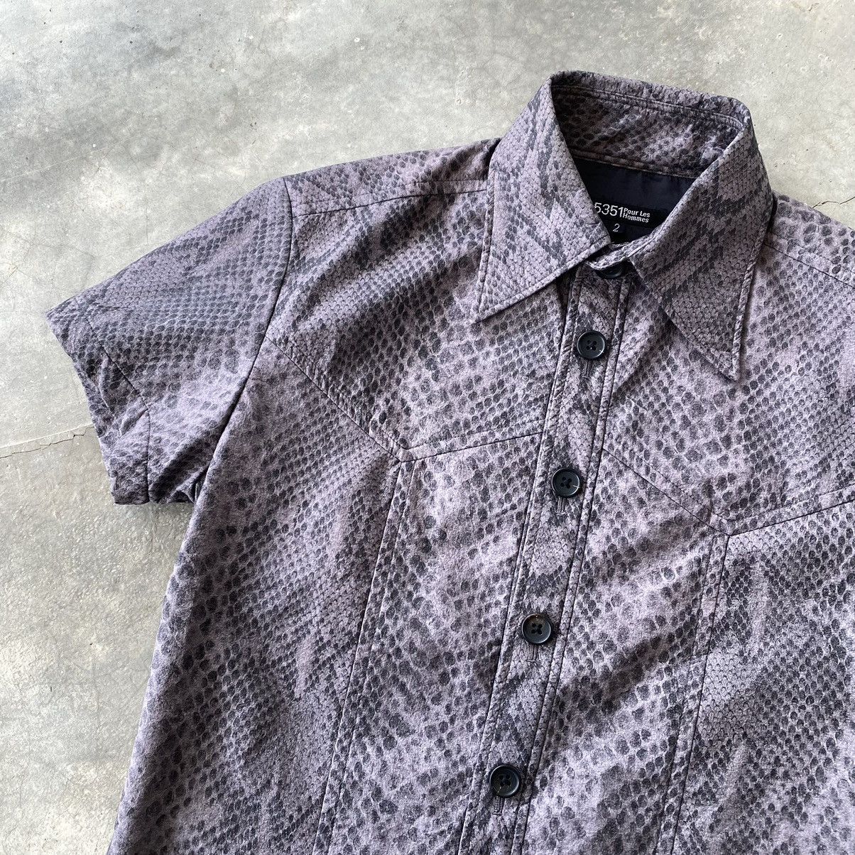 5351 POUR LES HOMMES × Japanese Brand 5351 Pour Les Hommes Snakeskin Printed Button Shirt Size US S / EU 44-46 / 1 - 4 Thumbnail