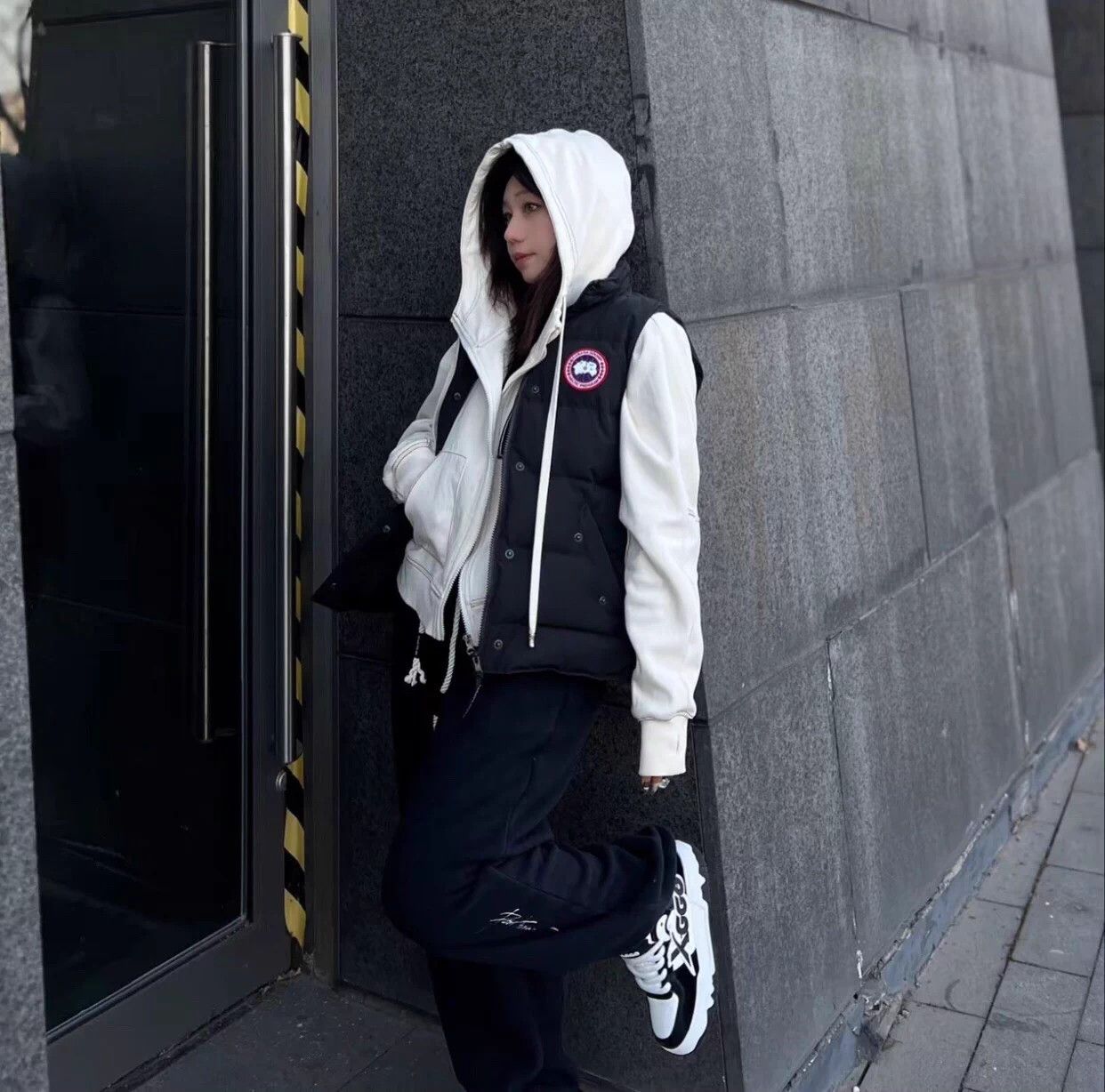 Canada Goose Canada Goose Freestyle women's black down vest M Size M / US 6-8 / IT 42-44 - 2 Thumbnail