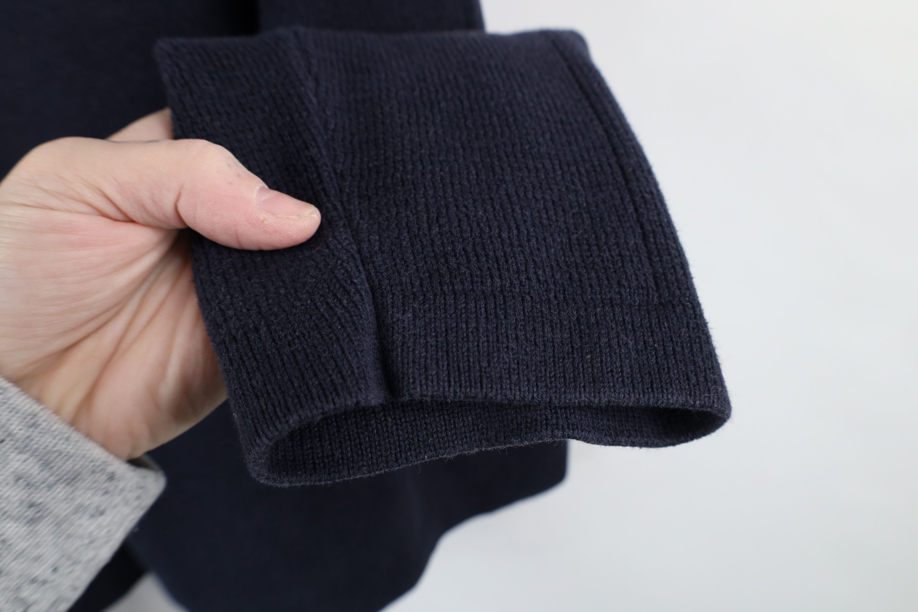 Abercrombie & Fitch × Vintage Vintage Abercrombie & Fitch Heavyweight Knit V-Neck Sweater Size US L / EU 52-54 / 3 - 6 Thumbnail