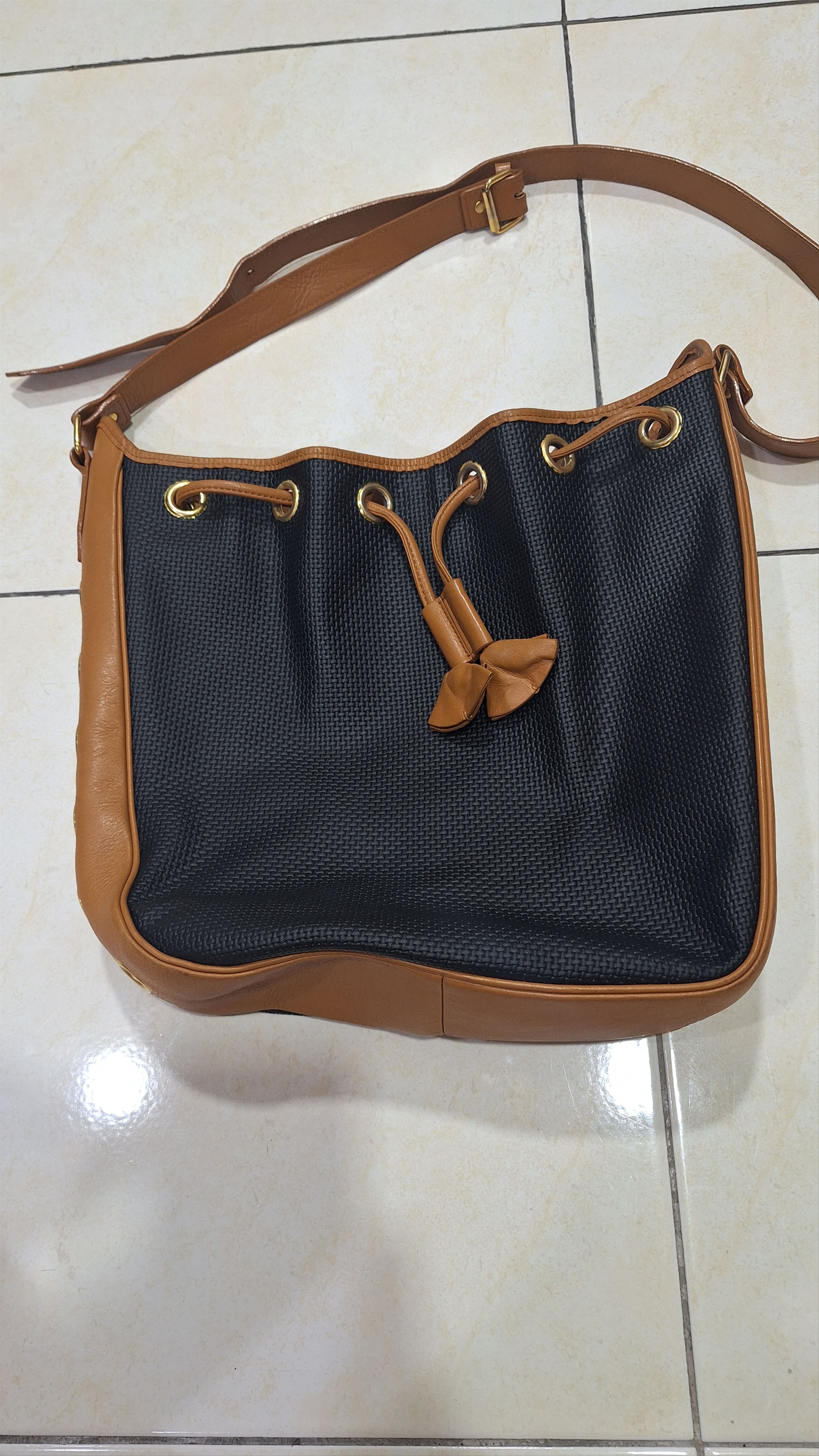 Yves Saint Laurent New Old Stock Saint Laurent YSL Black Drawstring Shoulder Size ONE SIZE - 3 Thumbnail