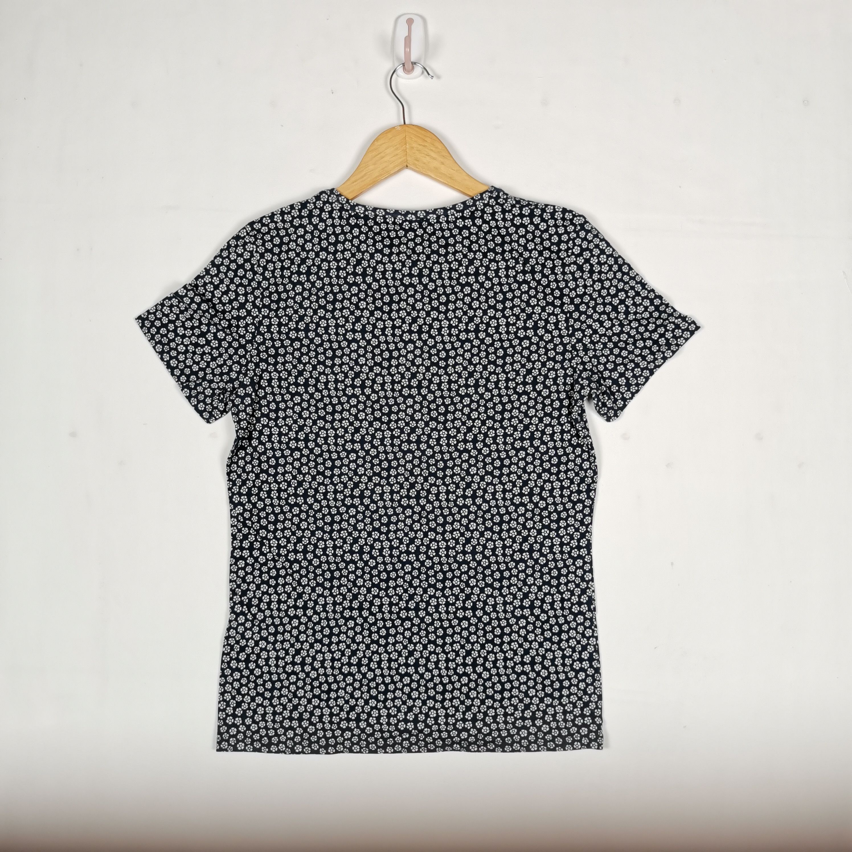 Lacoste Vintage Lacoste T Shirt Floral Vintage Over 56789 Size S / US 4 / IT 40 - 2 Thumbnail