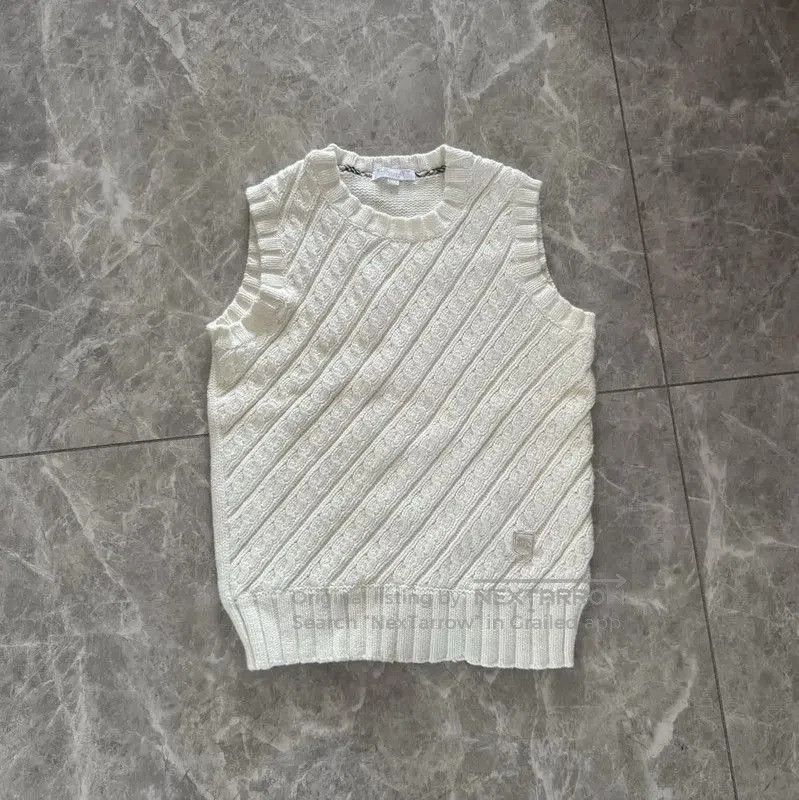 Burberry Burberry White Wool Knit Vest for Women. Size S / US 4 / IT 40 - 1 Thumbnail