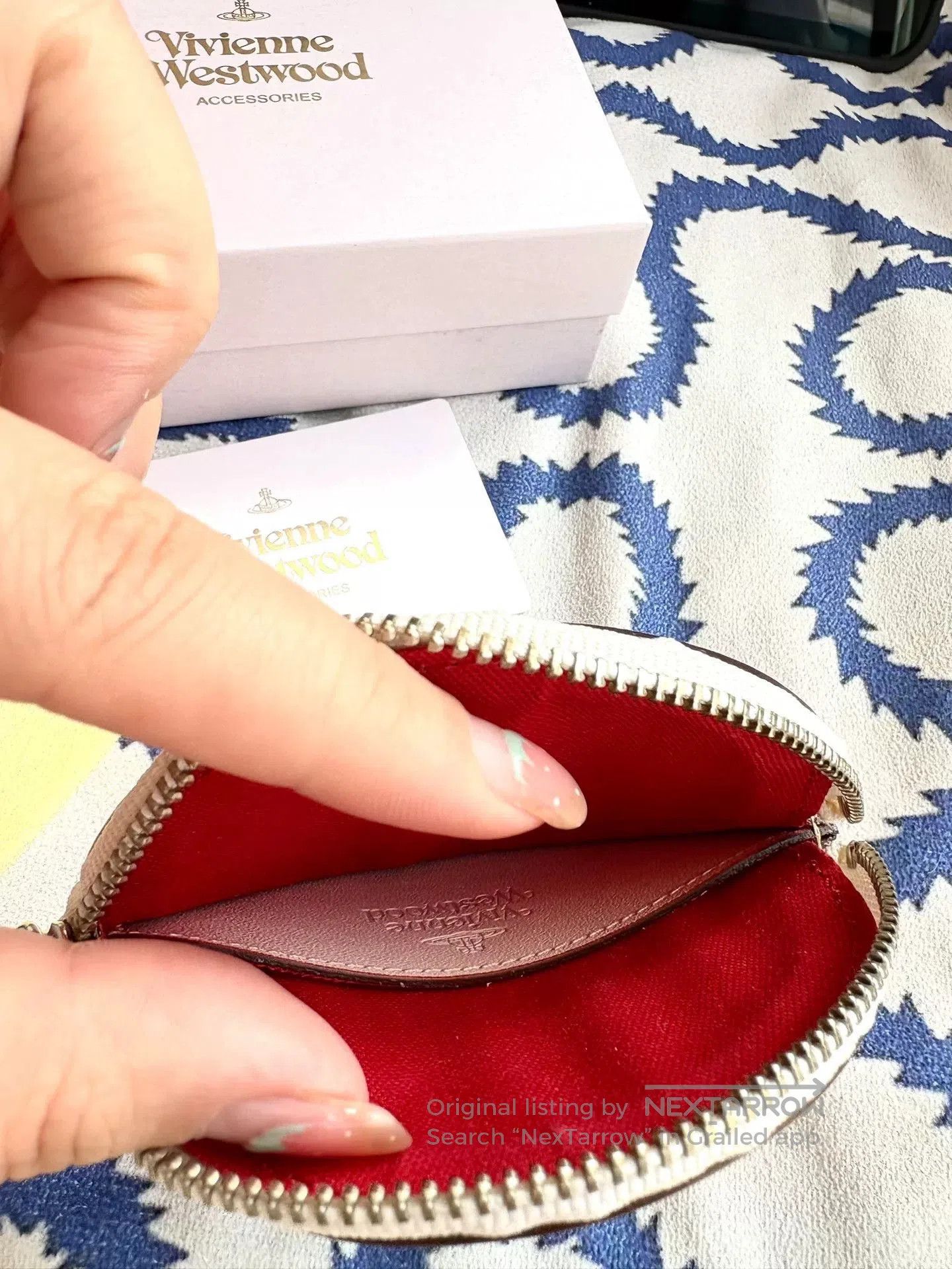 Vivienne Westwood Vivienne Westwood Vintage White Round Coin Purse. Size ONE SIZE - 7 Thumbnail