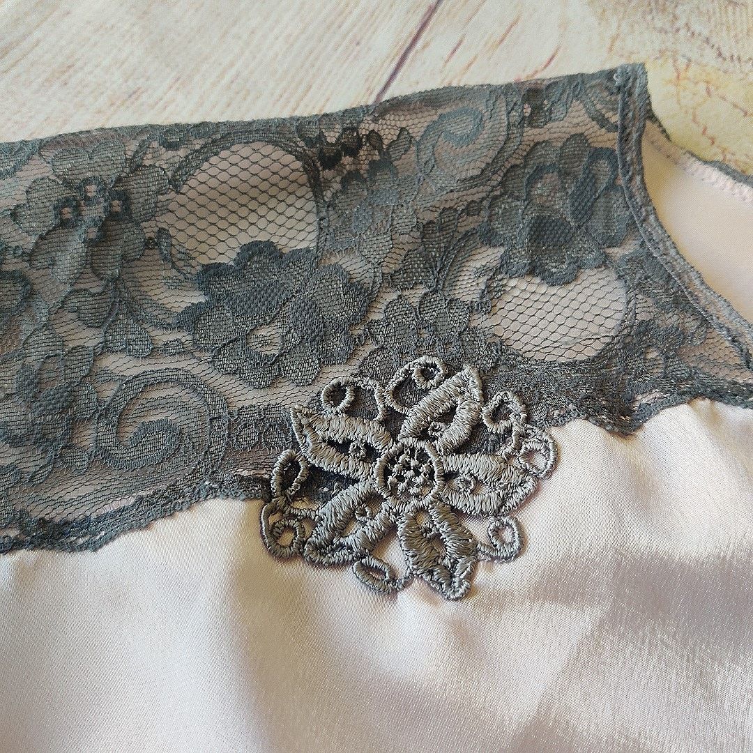 Vintage Vintage Val Mode Lingerie V-neck satin lace nightie sz S Size ONE SIZE - 5 Thumbnail