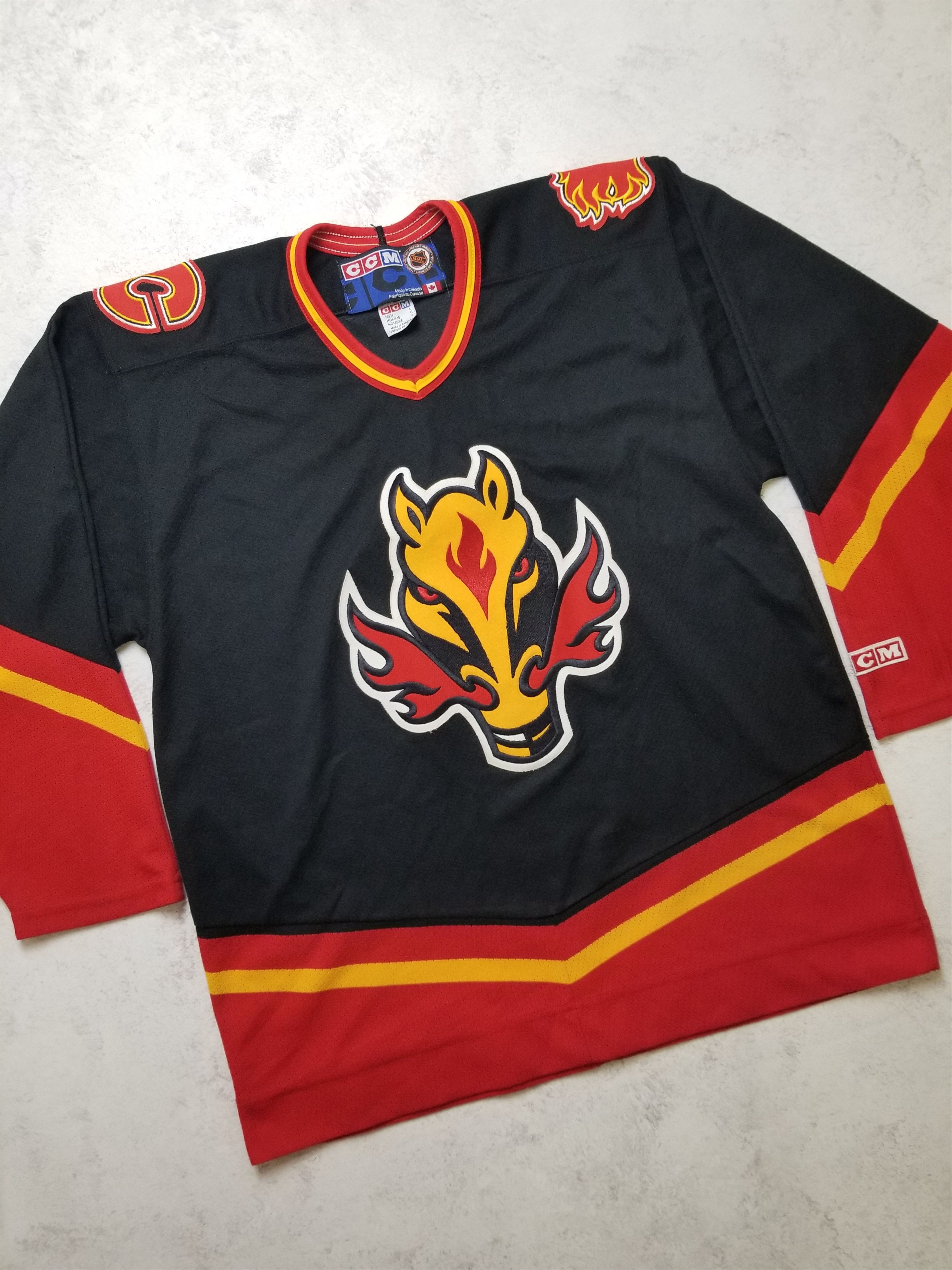 Ccm Vintage CCM Calgary Flames Blasty Horse Head Jersey Size US L / EU 52-54 / 3 - 17 Thumbnail