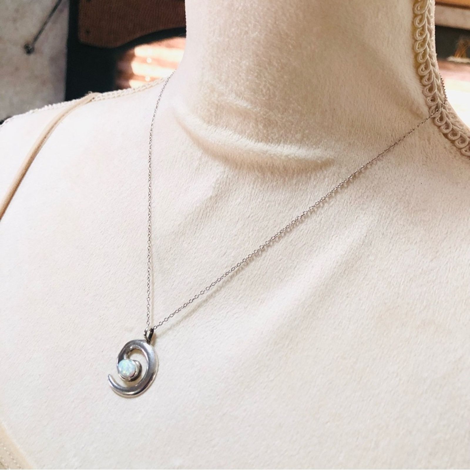 Vintage Vintage Lowell Draper Navajo sterling opal pendant on chain Size ONE SIZE - 4 Thumbnail