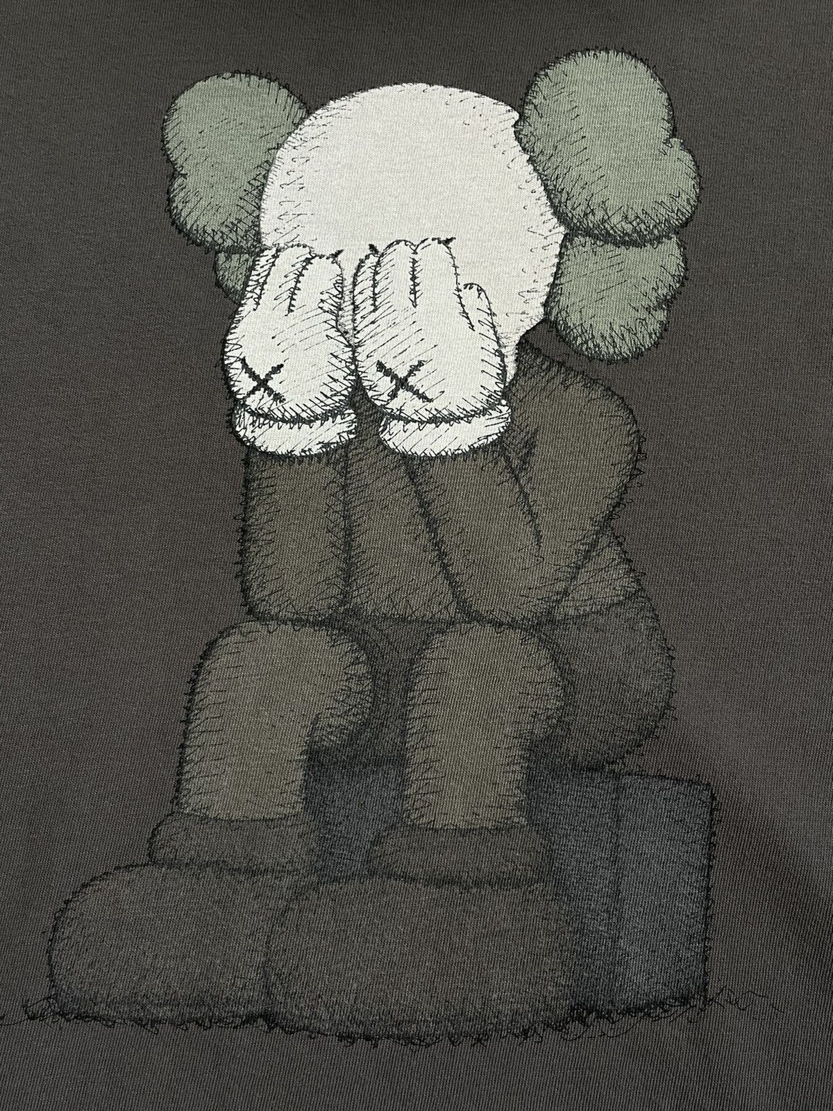 Kaws × Uniqlo Uniqlo x Kaws T-Shirt Brown Logo RARE Size US L / EU 52-54 / 3 - 4 Thumbnail
