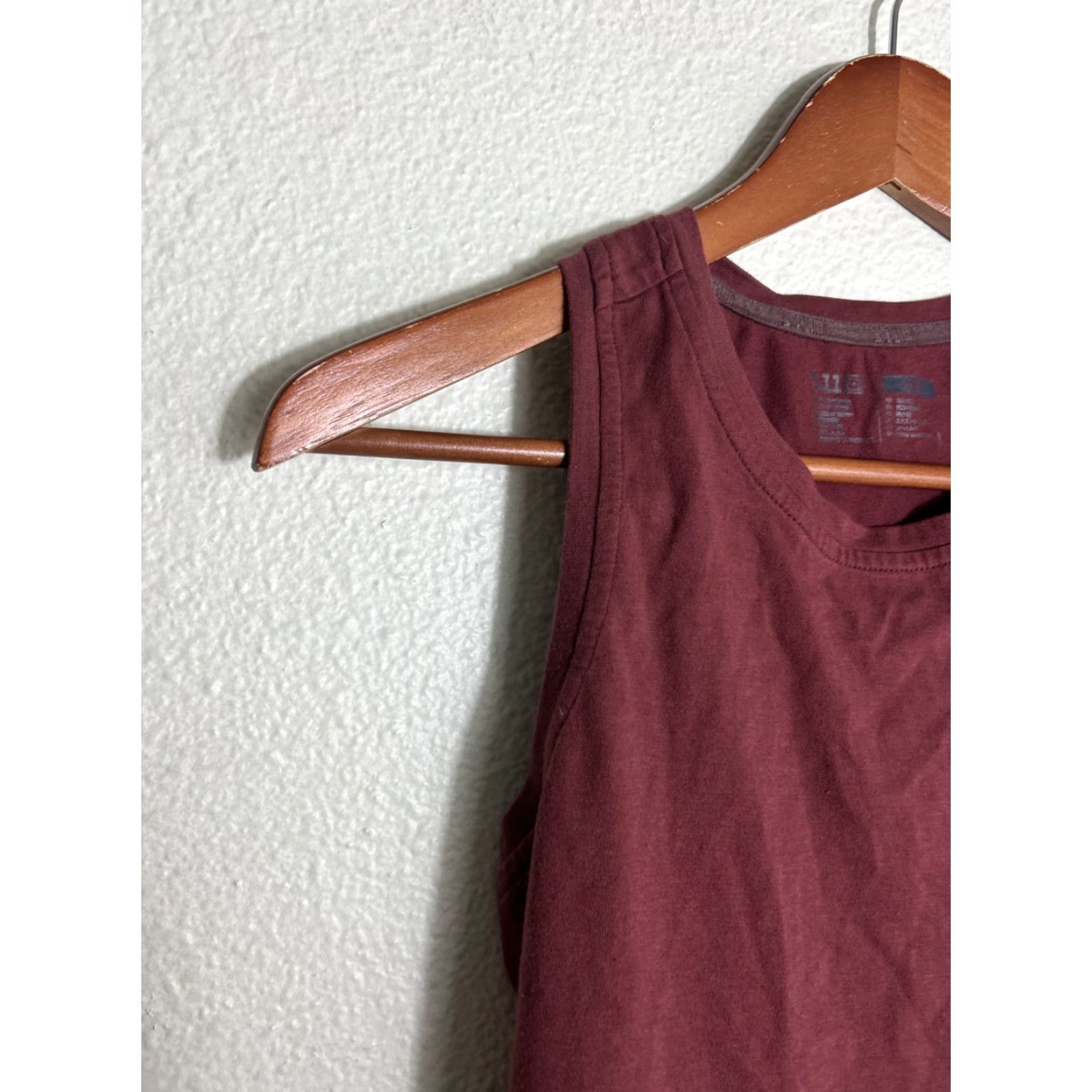 Vintage **5.11 Tactical Women’s XS Burgundy Racerback Tank Top** User: **5.11 Tactical Women’s XS Racerback Burgundy Tank Top** Size XS / US 0-2 / IT 36-38 - 2 Thumbnail