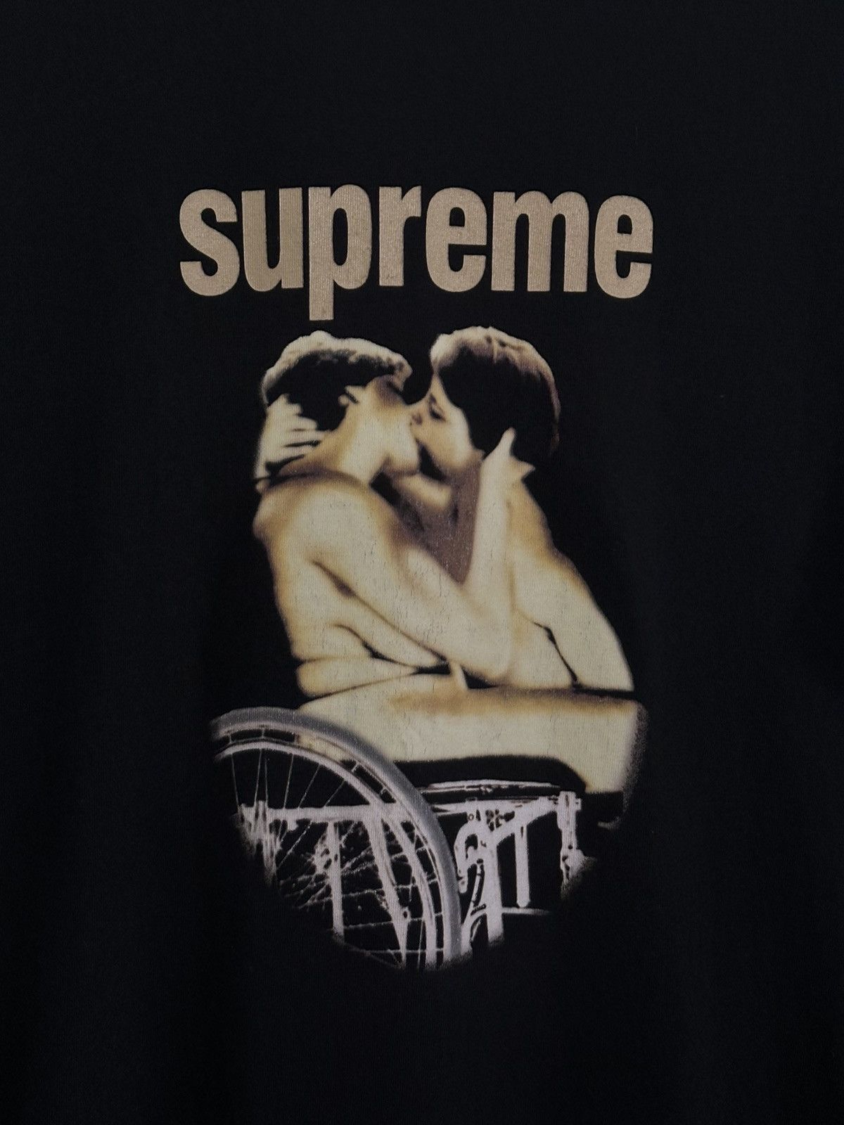 Supreme Supreme Kiss Tee Size US L / EU 52-54 / 3 - 2 Thumbnail
