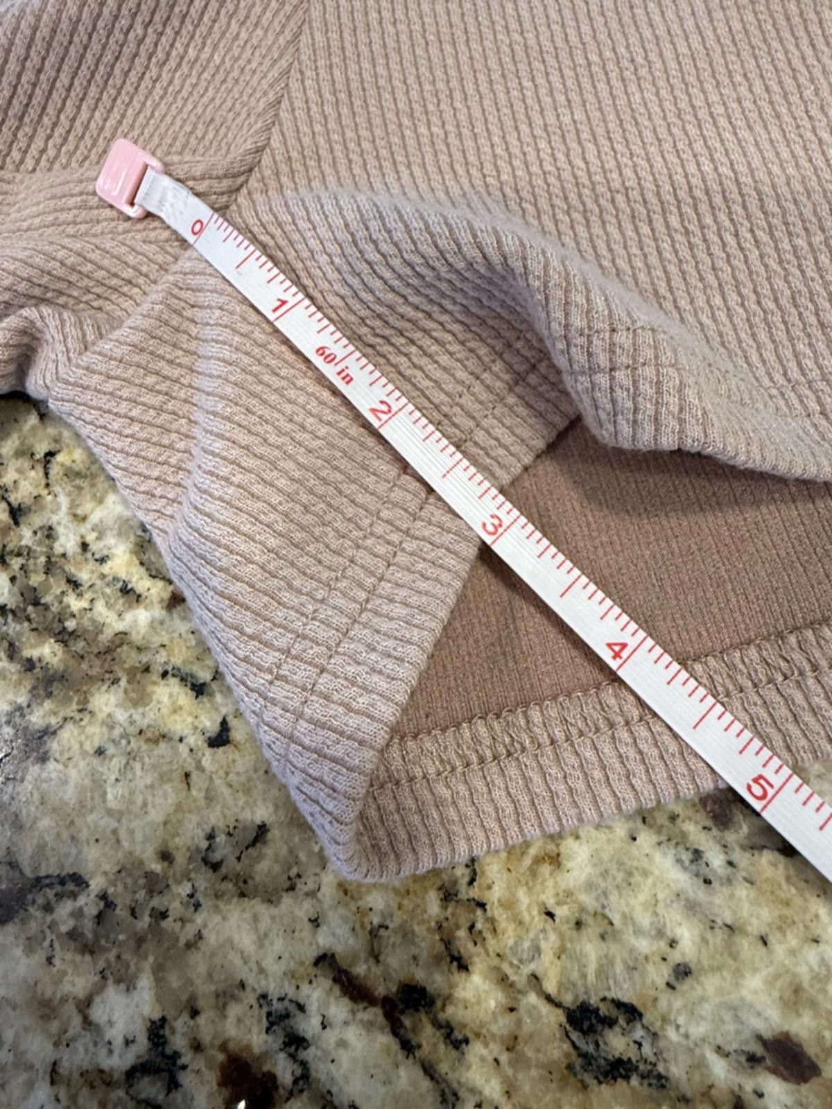 Other Kittenish tan ribbed ruffled waist shorts back pockets SZ M Size 32" / US 10 / IT 46 - 10 Thumbnail