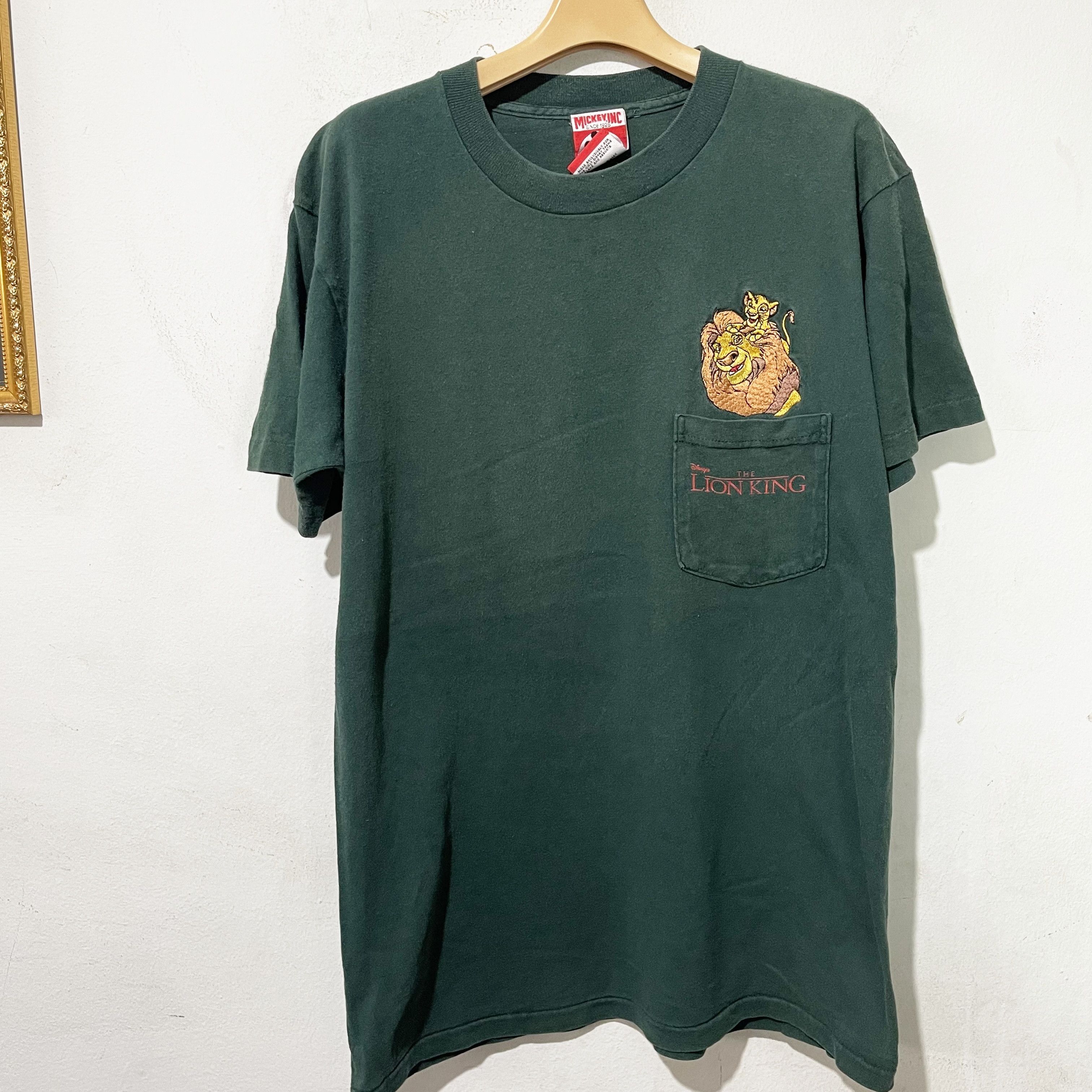 Disney Vintage 90s The Lion King Pocket Tee Size US L / EU 52-54 / 3 - 1 Thumbnail