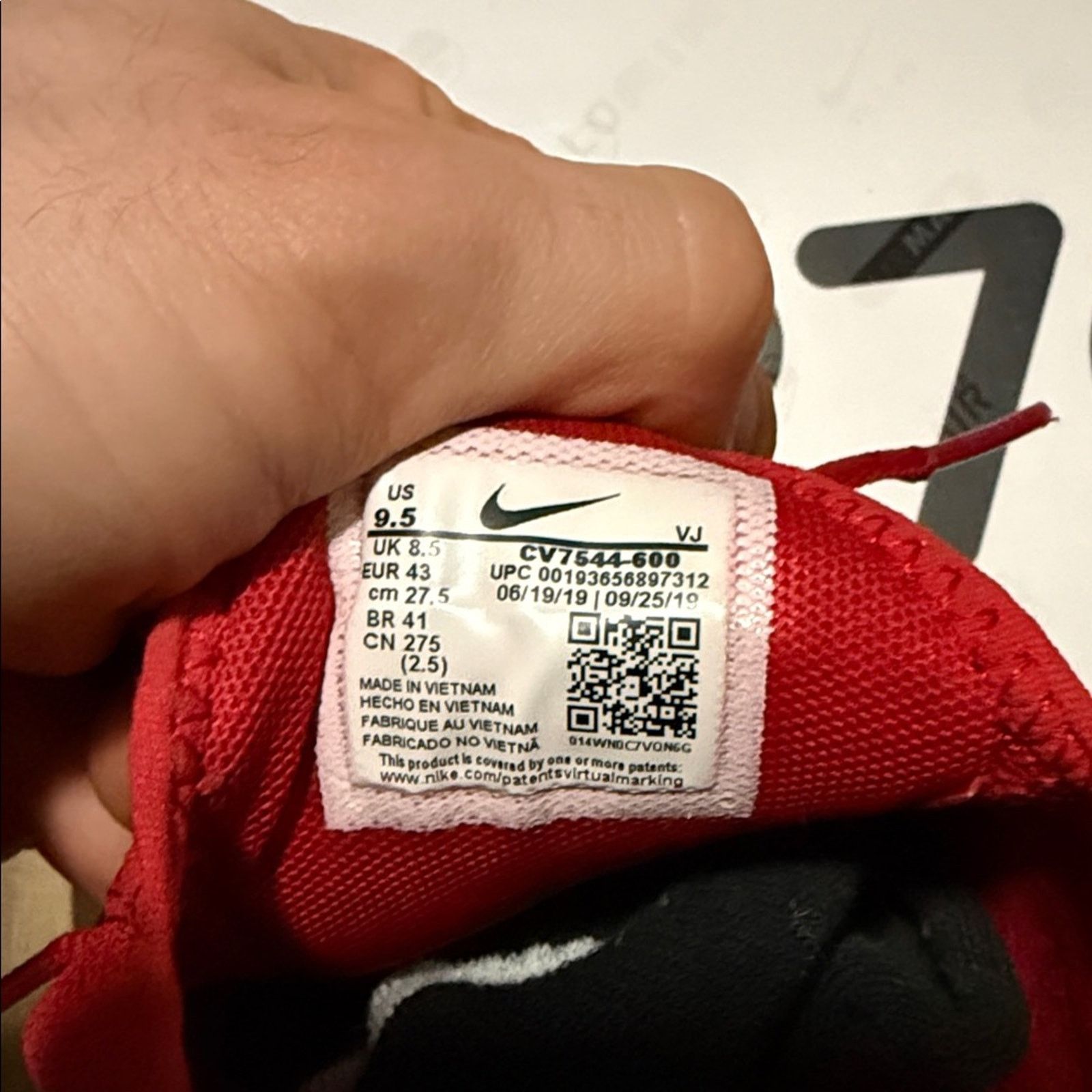 Nike Nike Air Max 270 Triple Red Size US 9.5 / EU 42-43 - 9 Thumbnail