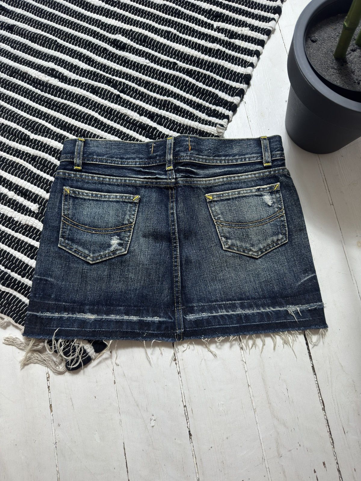 Other VINTAGE WASHED 2000s MINI DENIM SKIRT Size 28" / US 6 / IT 42 - 2 Thumbnail