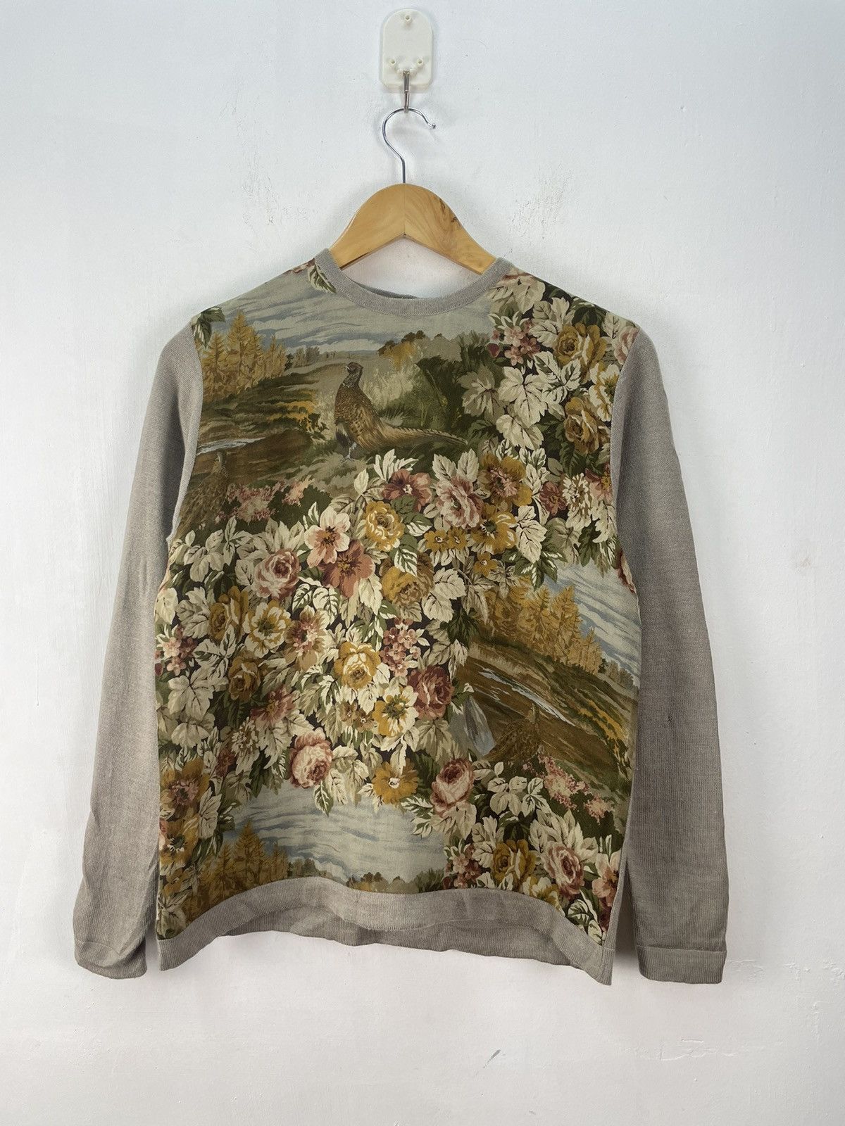 Burberry Vintage 90s Burberry Sweater Animal Floral Pattern Size M Size M / US 6-8 / IT 42-44 - 2 Thumbnail