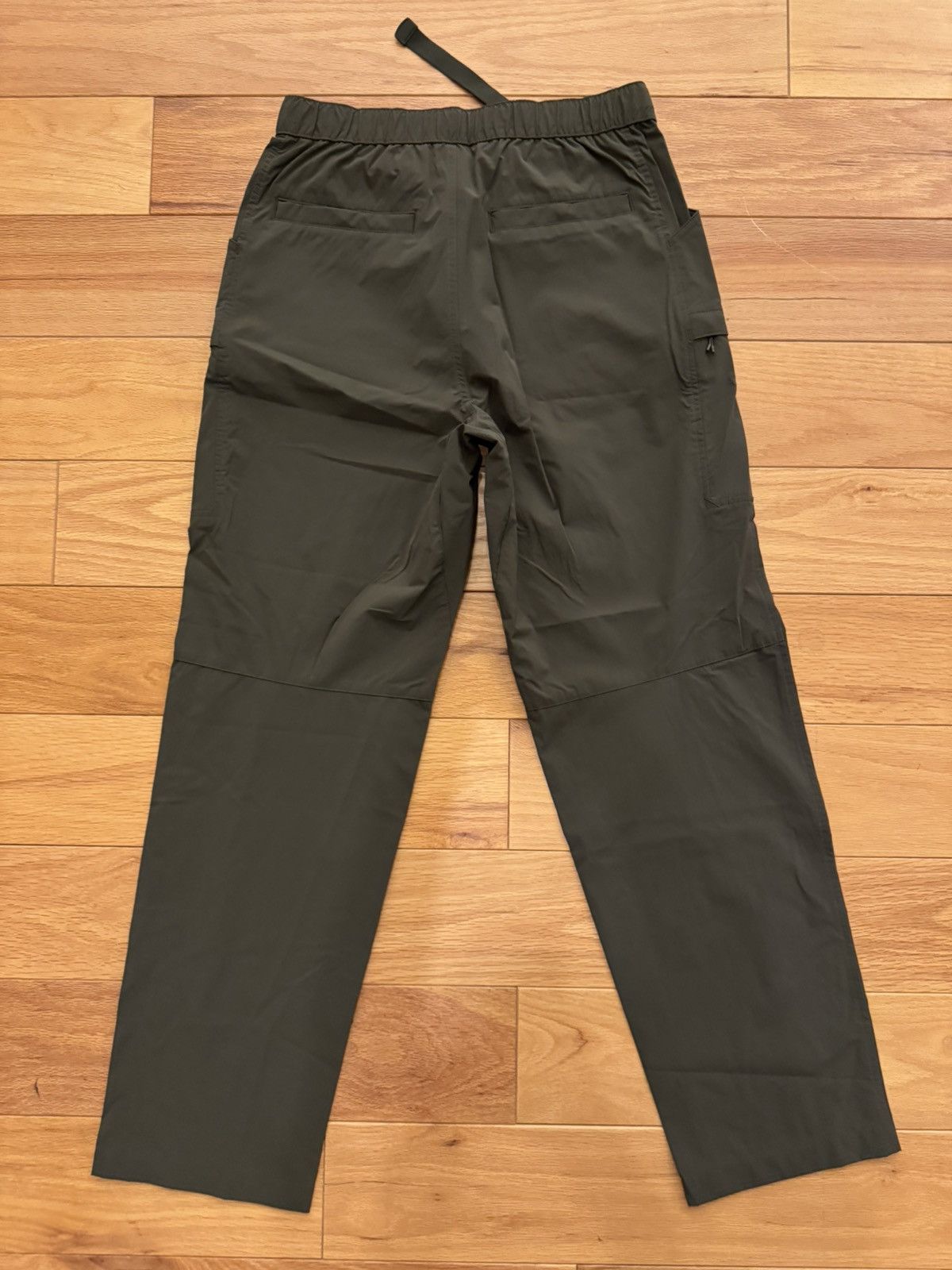 Uniqlo Uniqlo Utility Tech Pants – Nylon Stretch, Olive (M / 30–33) Size US 34 / EU 50 - 7 Thumbnail