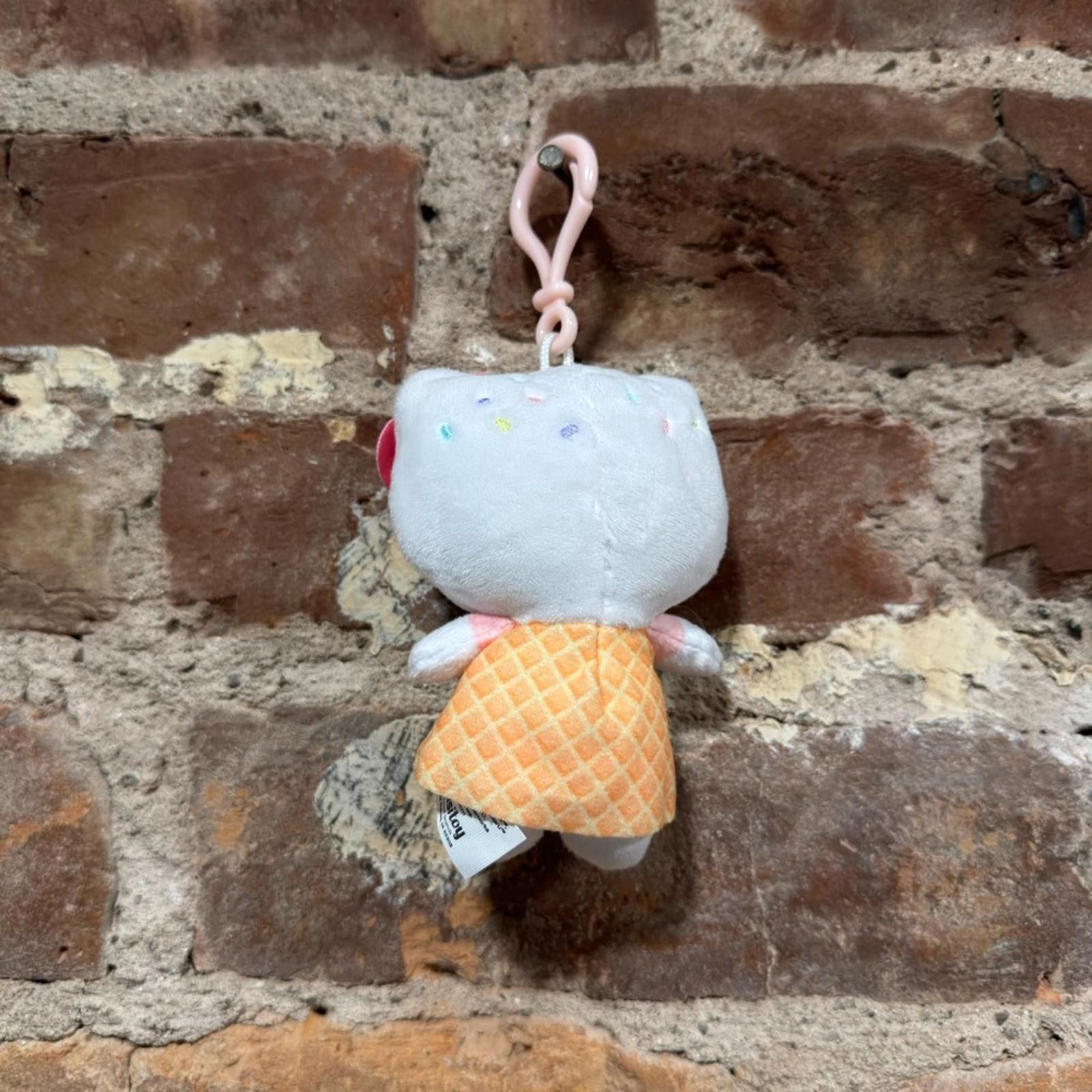 Other SANRIO HELLO KITTY SUNDAE BAG CHARM Size ONE SIZE - 4 Thumbnail