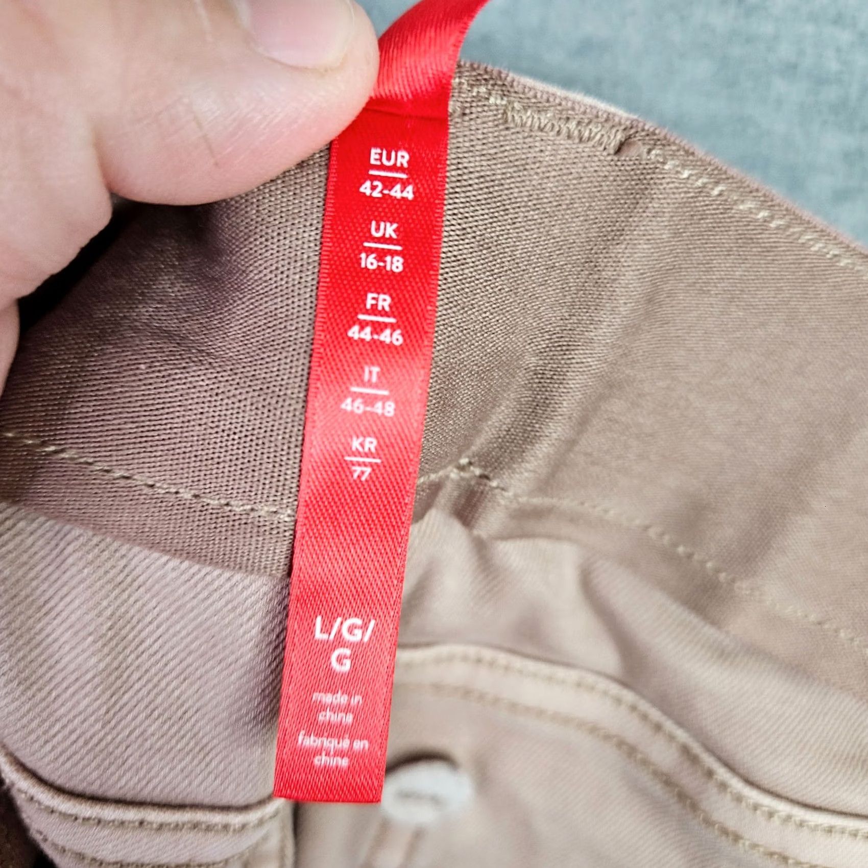 Spanx Spanx Shorts Large Beige Shaping Stretch Casual Mid Rise Women Size 36" / US 14 / IT 50 - 4 Thumbnail