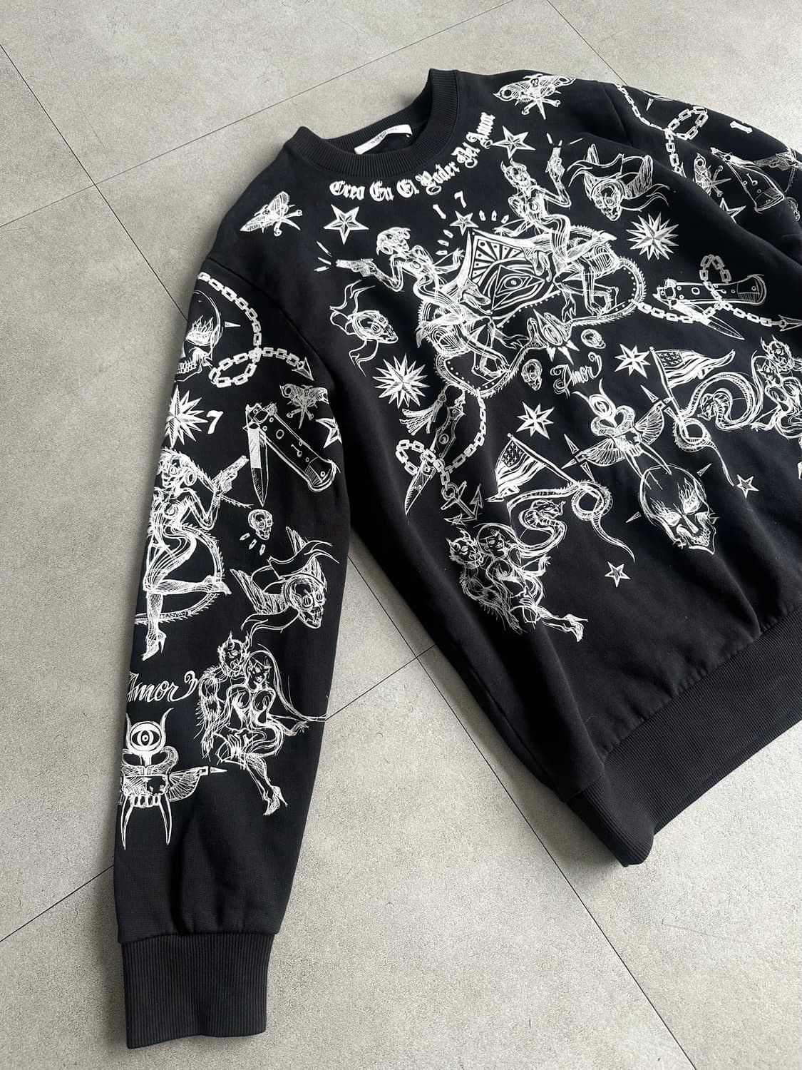 Givenchy Givenchy Tattoo Sweat Shirt Size US M / EU 48-50 / 2 - 4 Thumbnail