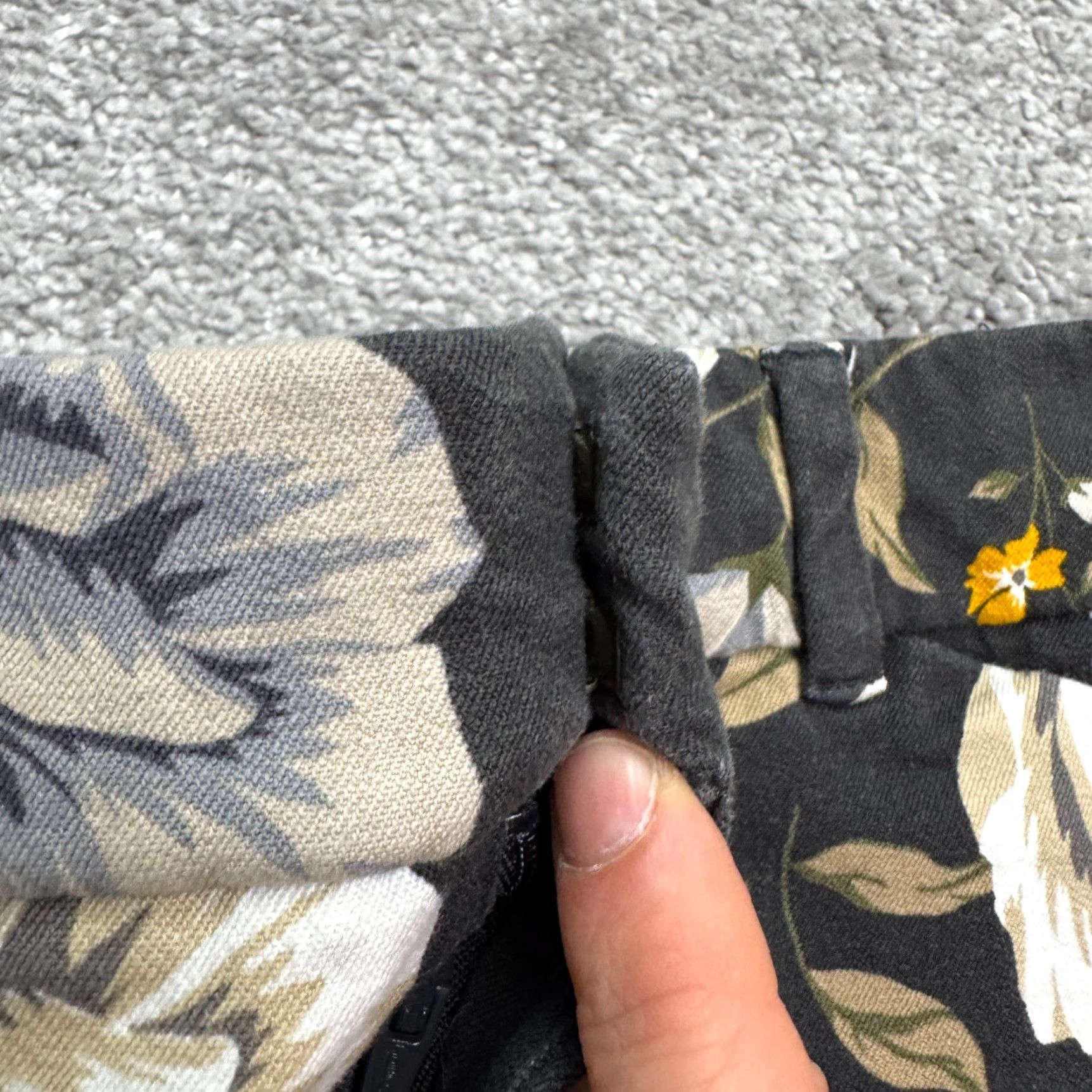 Old Navy VINTAGE Old Navy Women's Cropped Pants Size 6 Gray Floral Stretch Slim Fit Casual Spring Summer Size 28" / US 6 / IT 42 - 3 Thumbnail